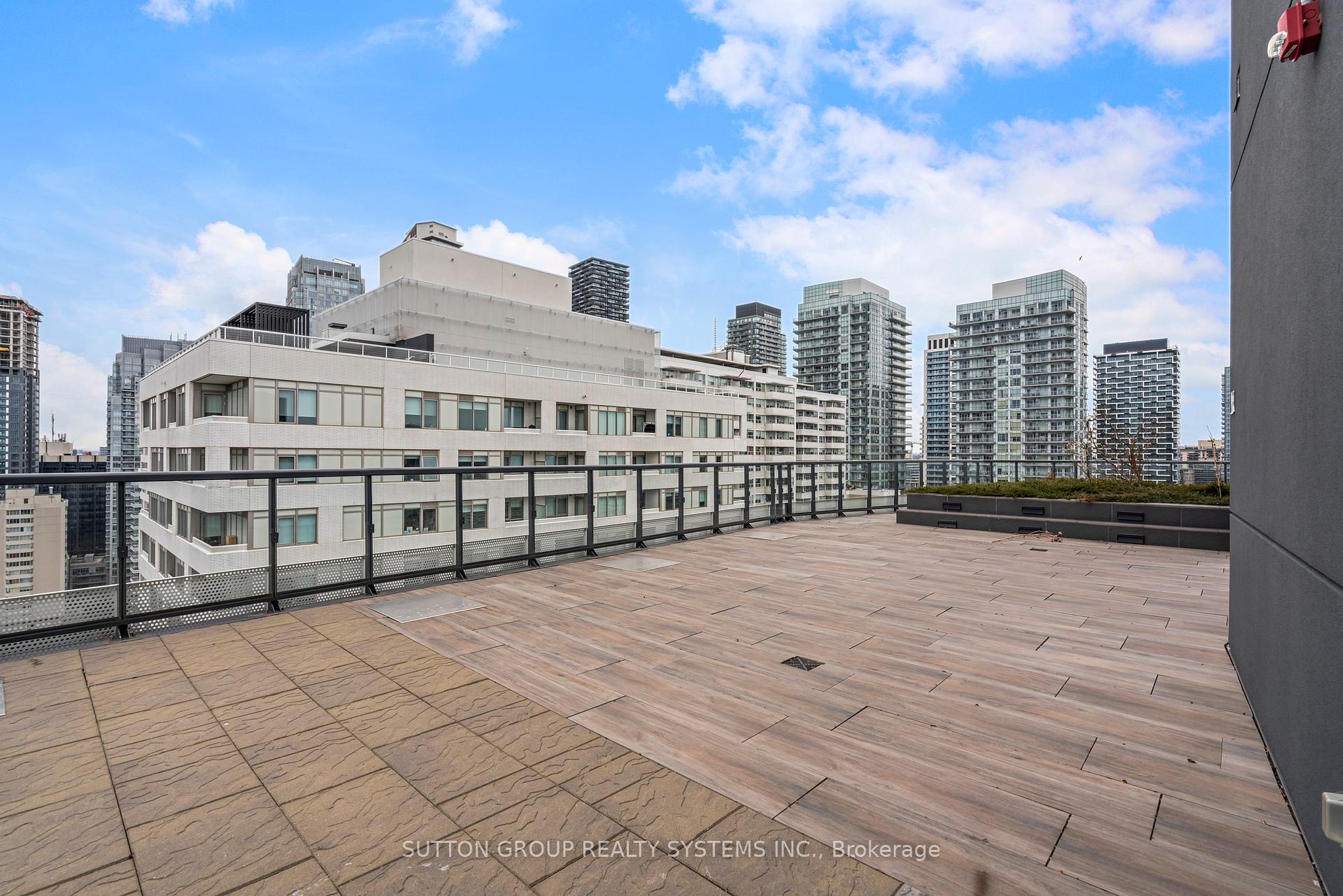 2 Bedrooms Condo at 11 Lillian, Toronto For sale