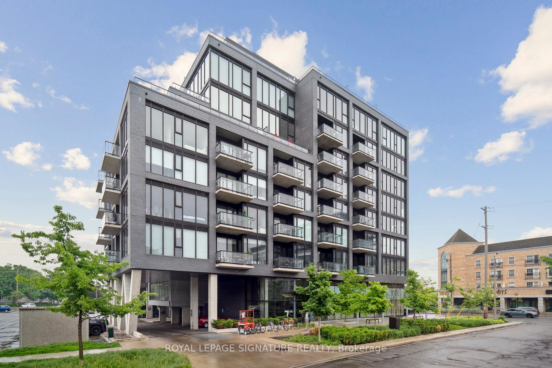 3 Bedrooms Co-op at 7 Smith, Toronto For sale
