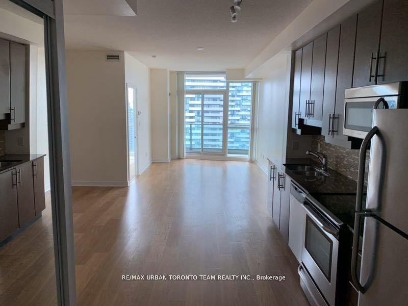 2 Bedrooms Condo at 33 Bay, Toronto For sale