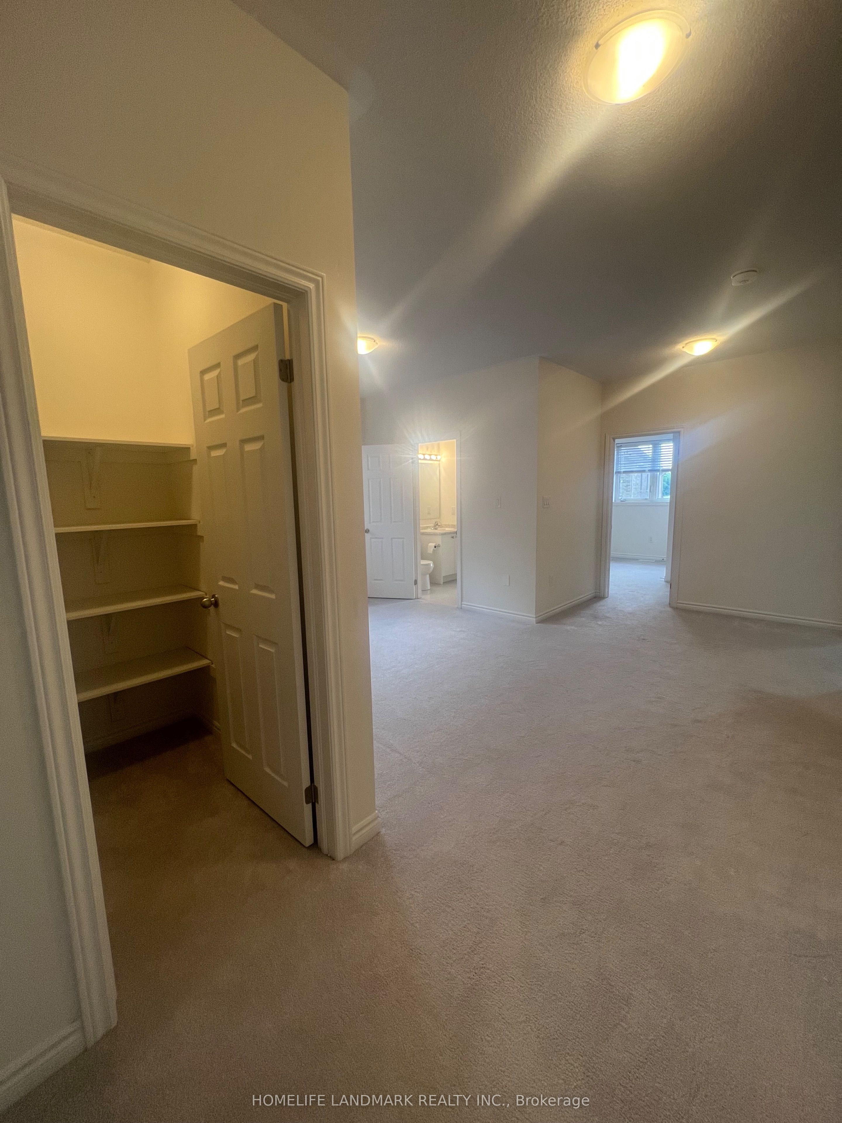 16 Kenneth Ross Crescent