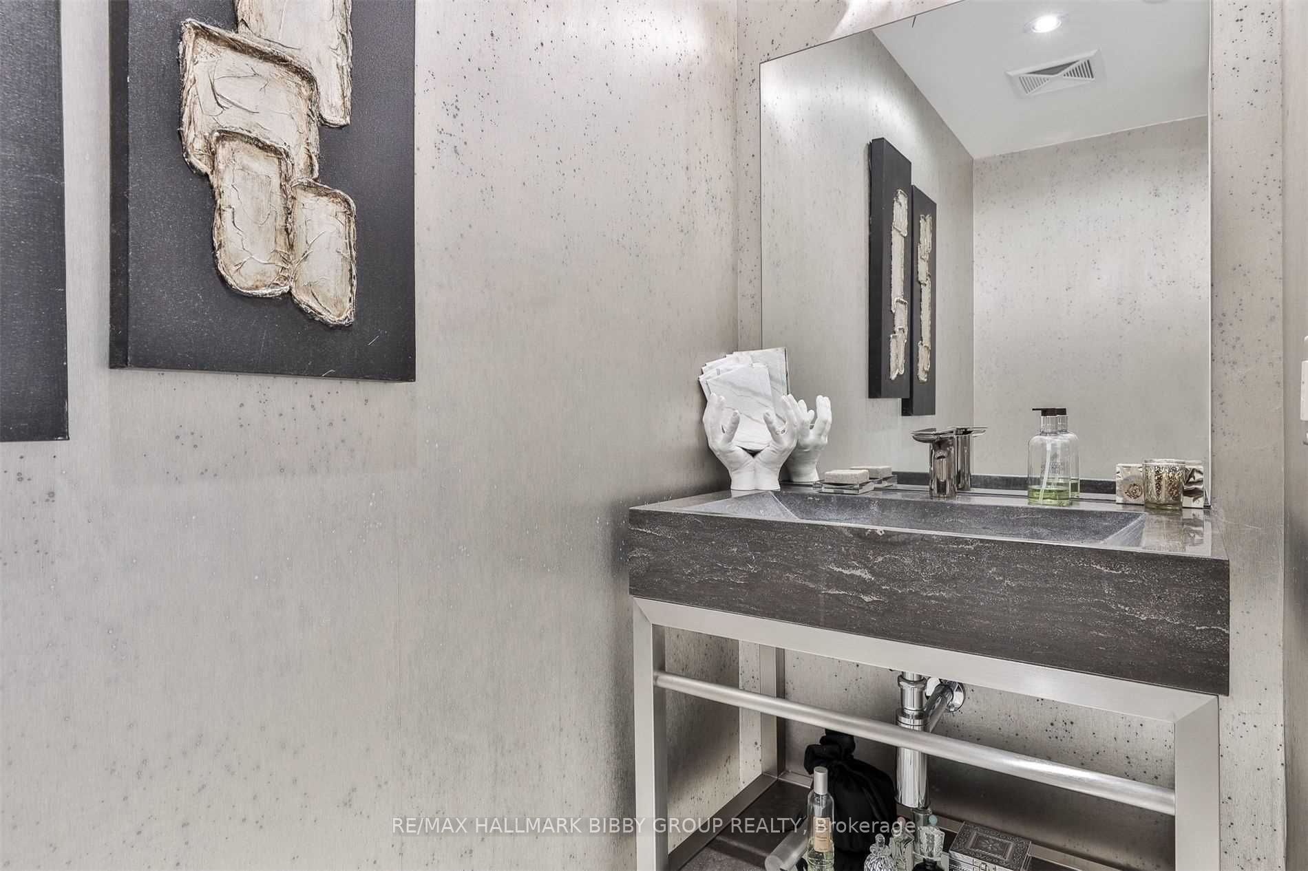 3 Bedrooms Condo at 181 Davenport,  Toronto For sale