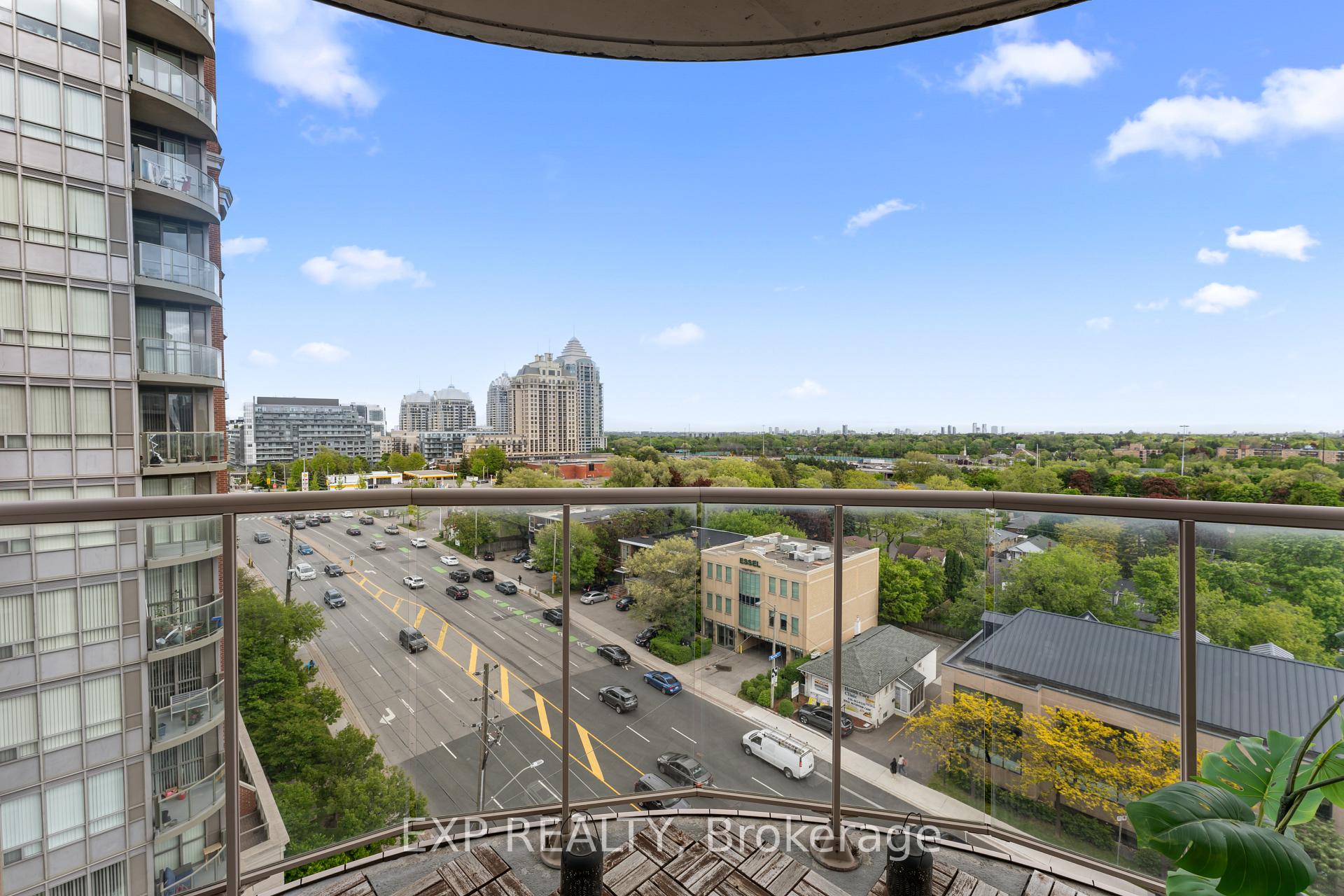 3 Bedrooms Condo at 2 Clairtrell, Toronto For sale