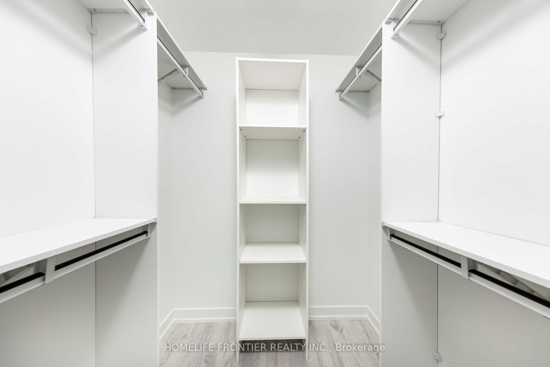 2 Bedrooms Condo at 8 Olympic Garden,  Toronto For sale
