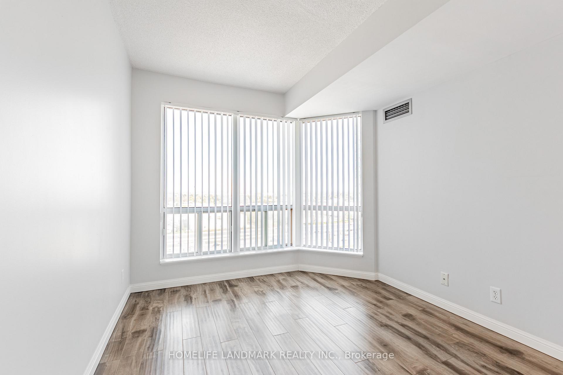 2 Bedrooms Condo at 1 Lee Centre, Toronto For sale