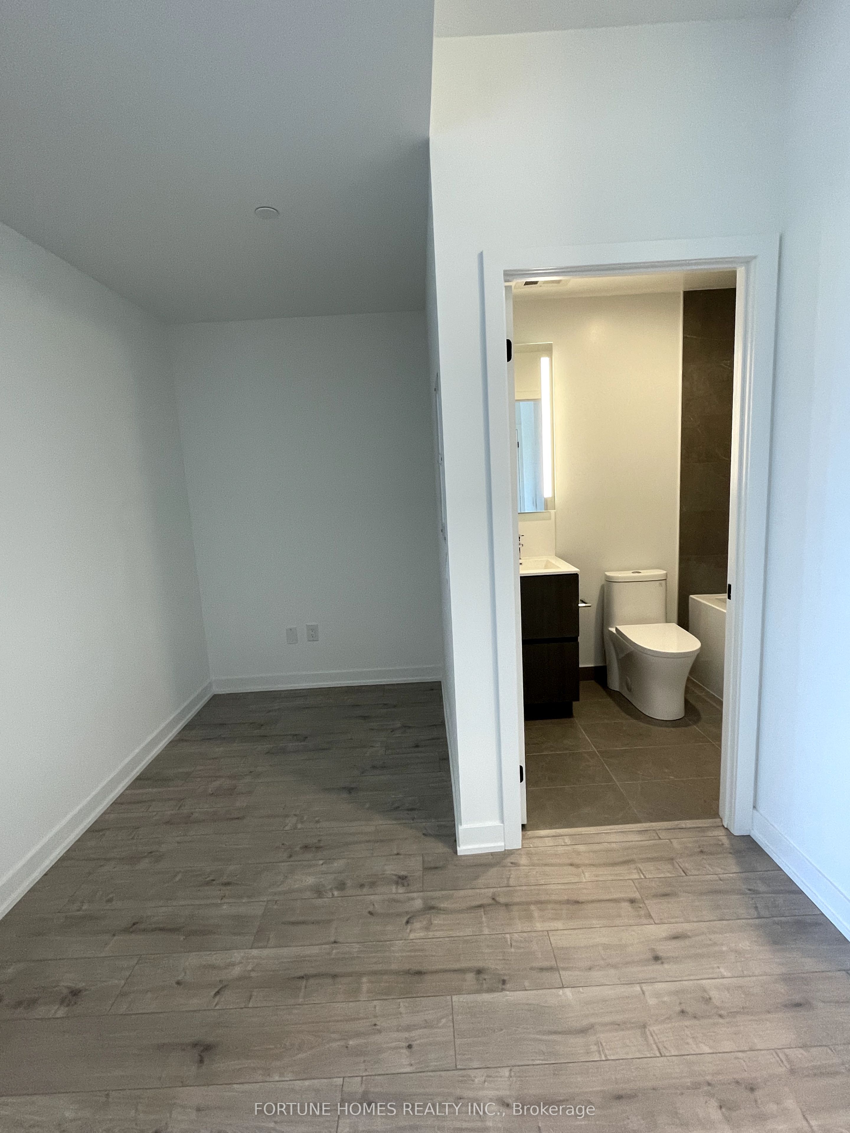 215 Lakeshore Road W, #340