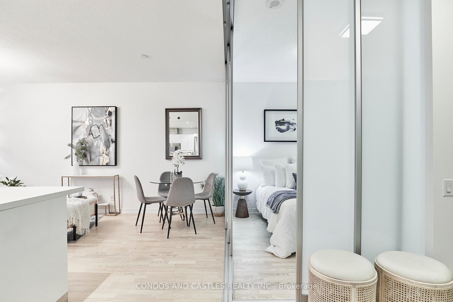 2 Bedrooms Condo at 88 Park Lawn, Toronto For sale