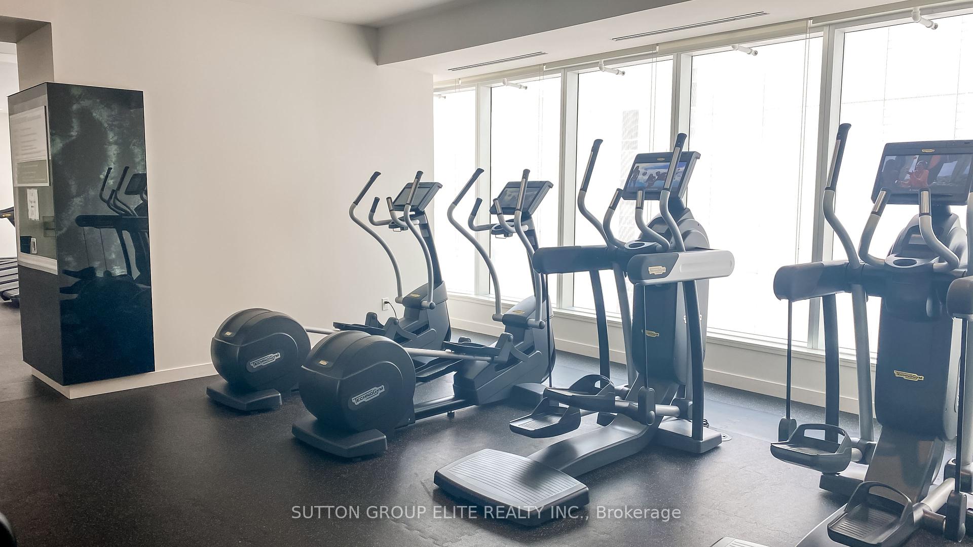 2 Bedrooms Condo at 197 YONGE, Toronto For sale