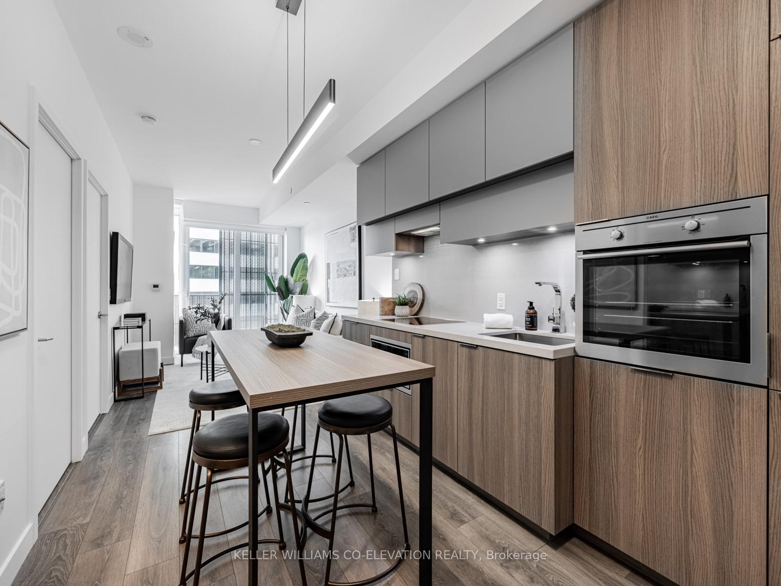 1 Bedroom Condo at 8 Eglinton, Toronto For sale