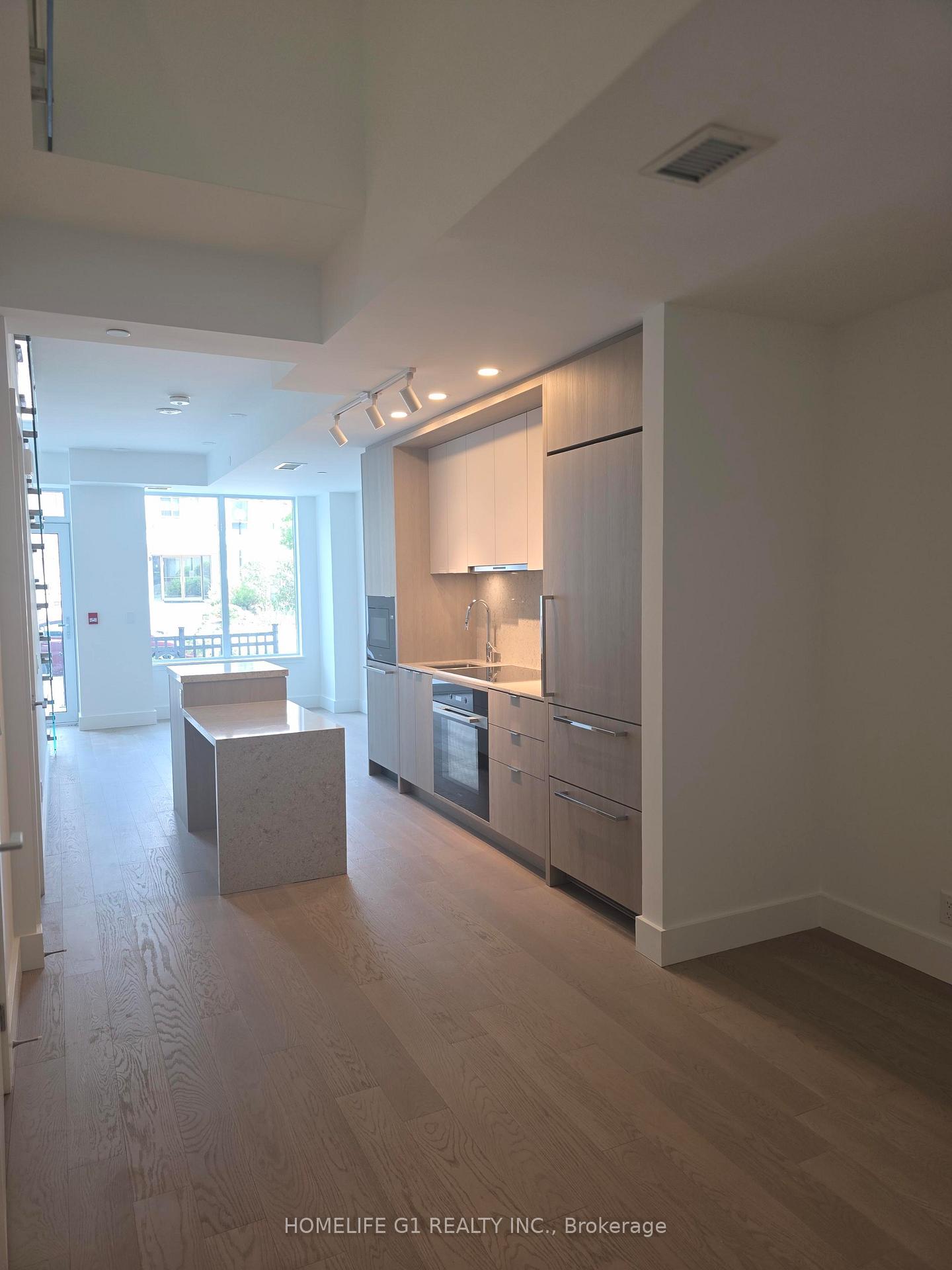 3 Bedrooms Condo at 6 Greenbriar, Toronto For sale