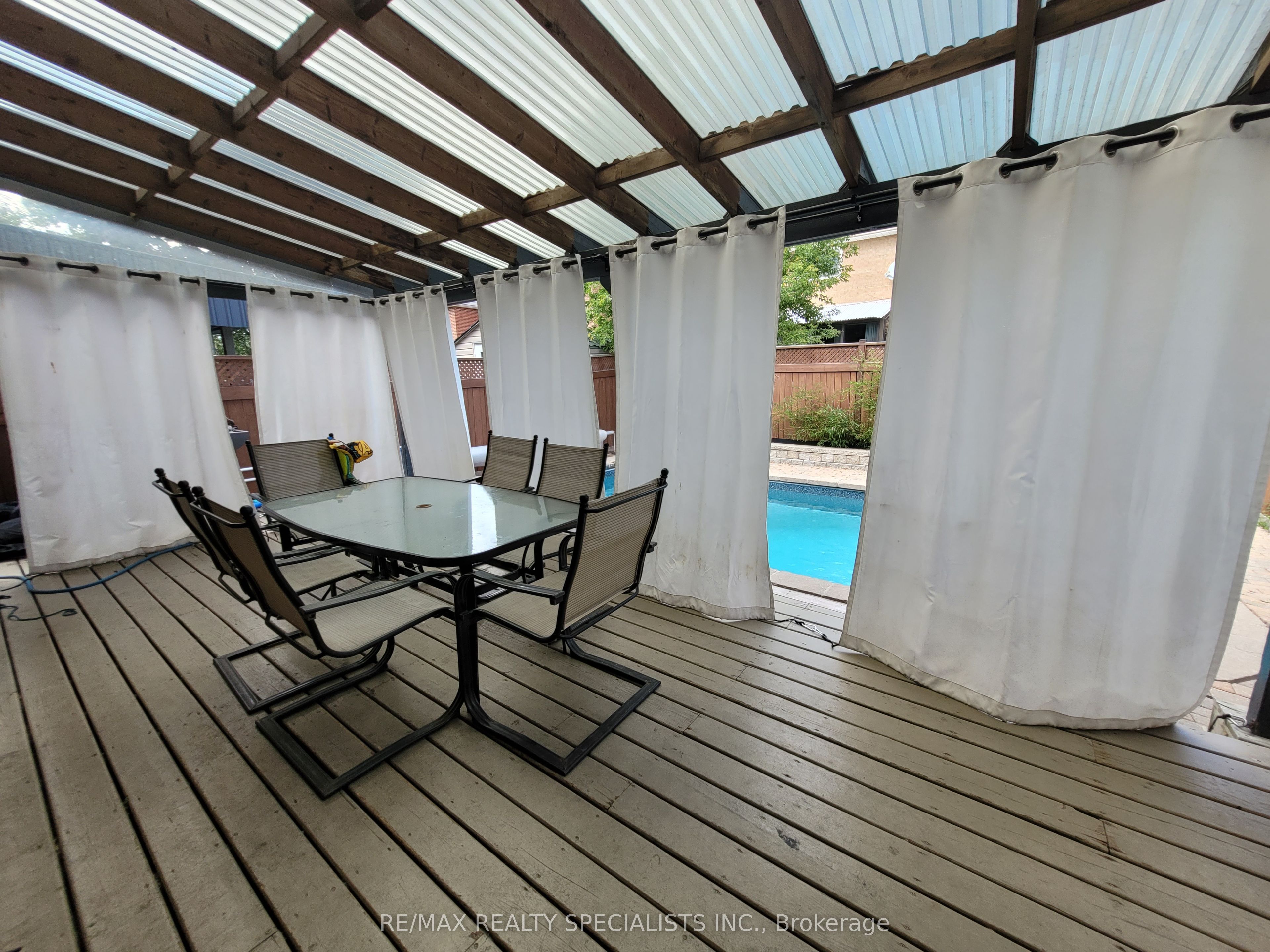 64 Willerton Close, #UPPER