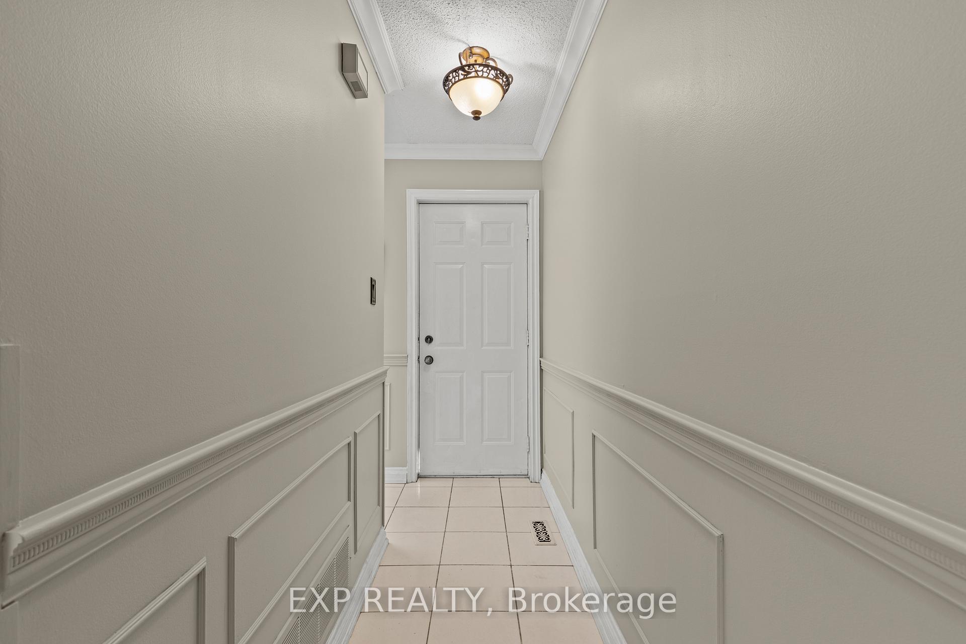 3 Bedrooms Condo at 2205 South Millway, Mississauga For sale