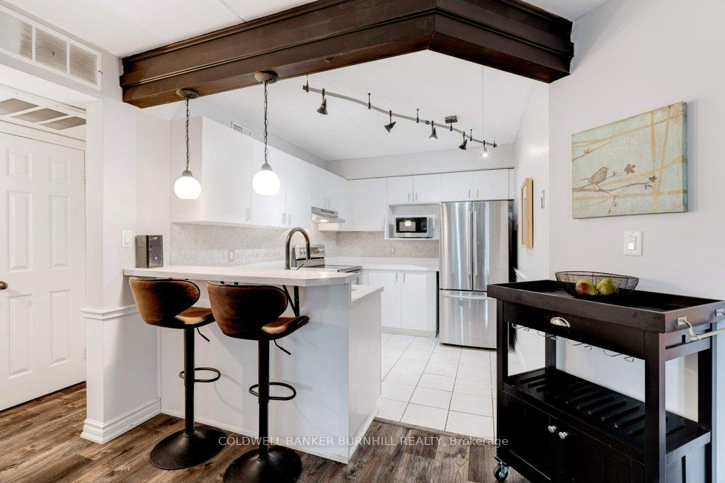 2 Bedrooms Condo at 2040 Cleaver,  Burlington For sale
