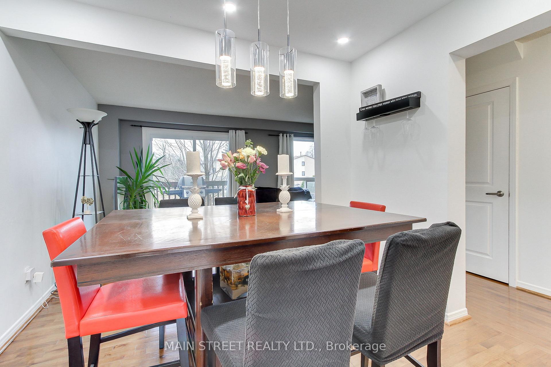3 Bedrooms Condo at 725 Vermouth,  Mississauga For sale