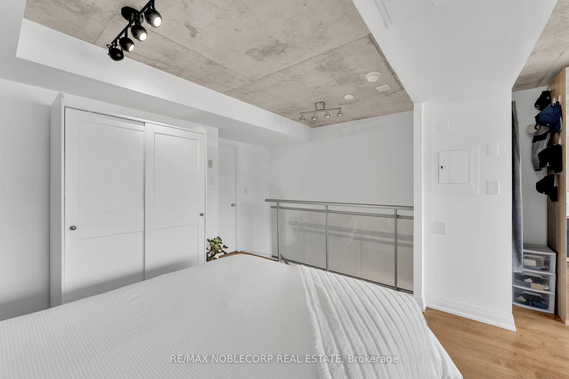 2 Bedrooms Condo at 954 King, Toronto For sale
