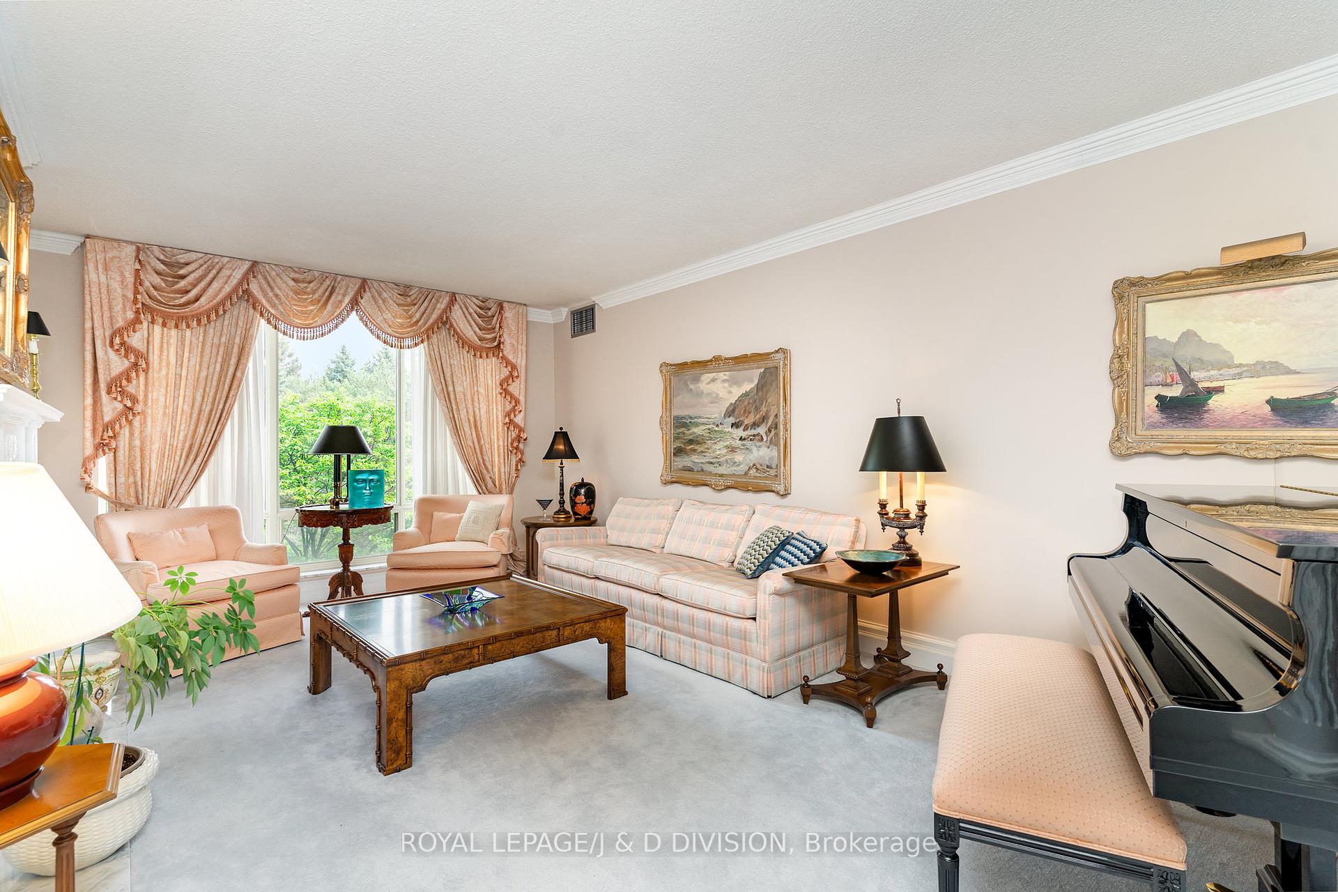 3 Bedrooms Condo at 225 The Donway, Toronto For sale