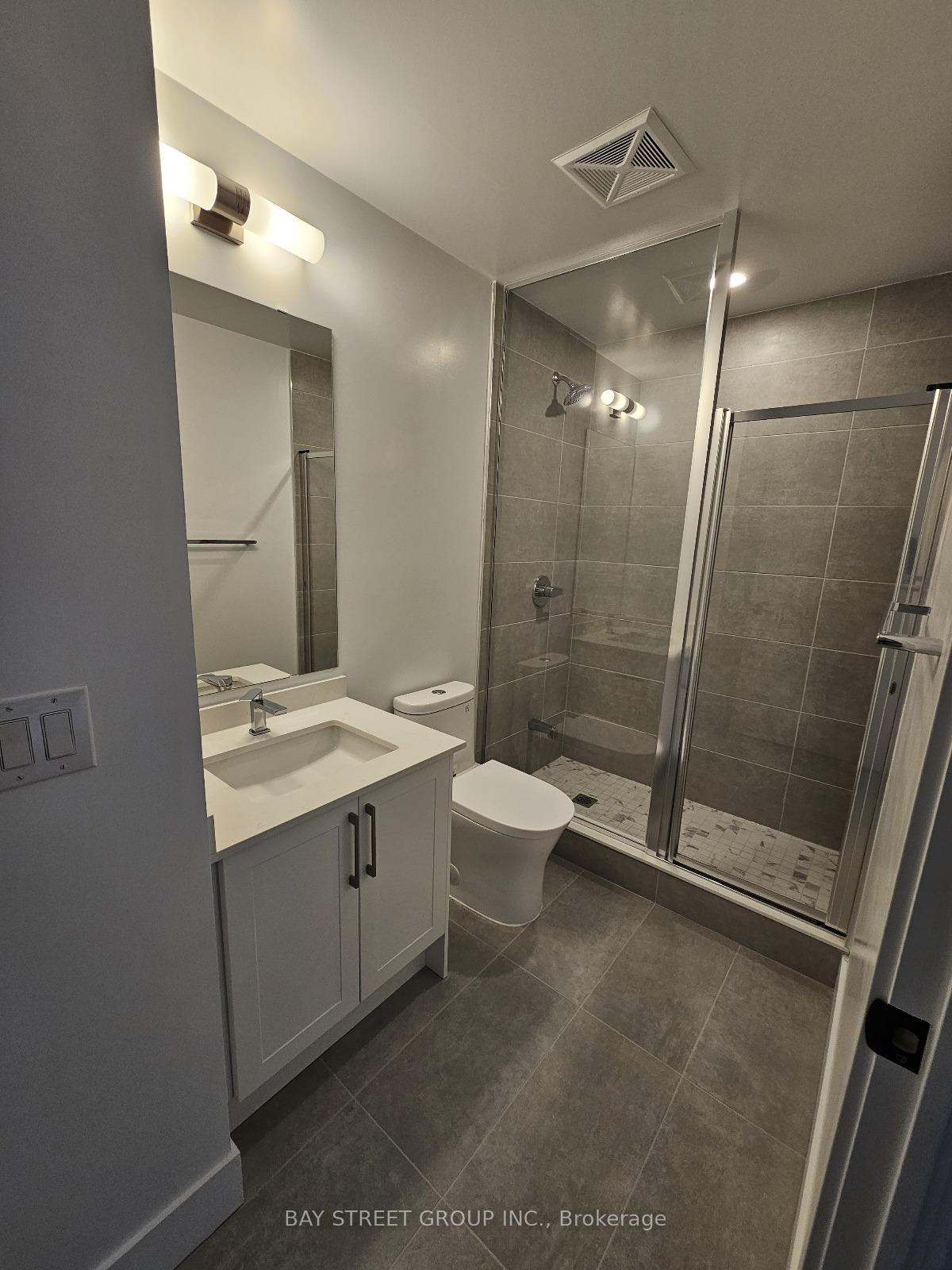 2 Bedrooms Condo at 2450 Old Bronte, Oakville For sale