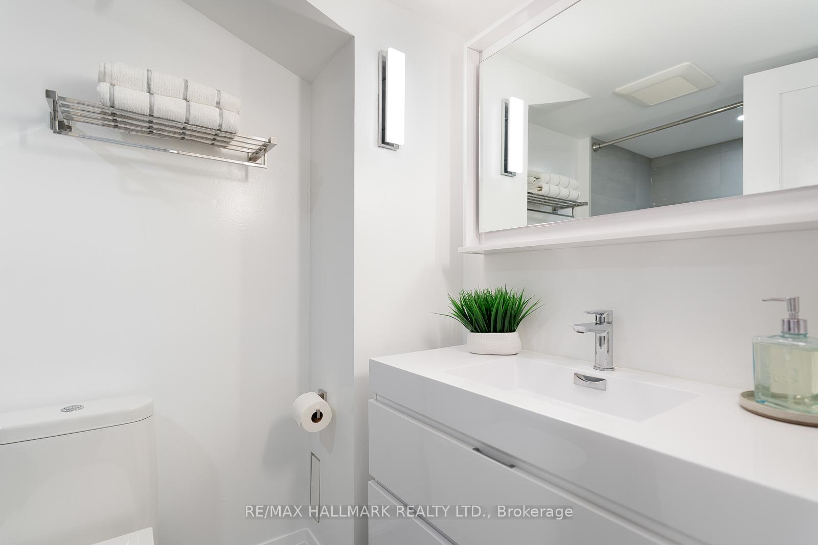 4 Bedrooms Condo at 95 Summerhill, Toronto For sale