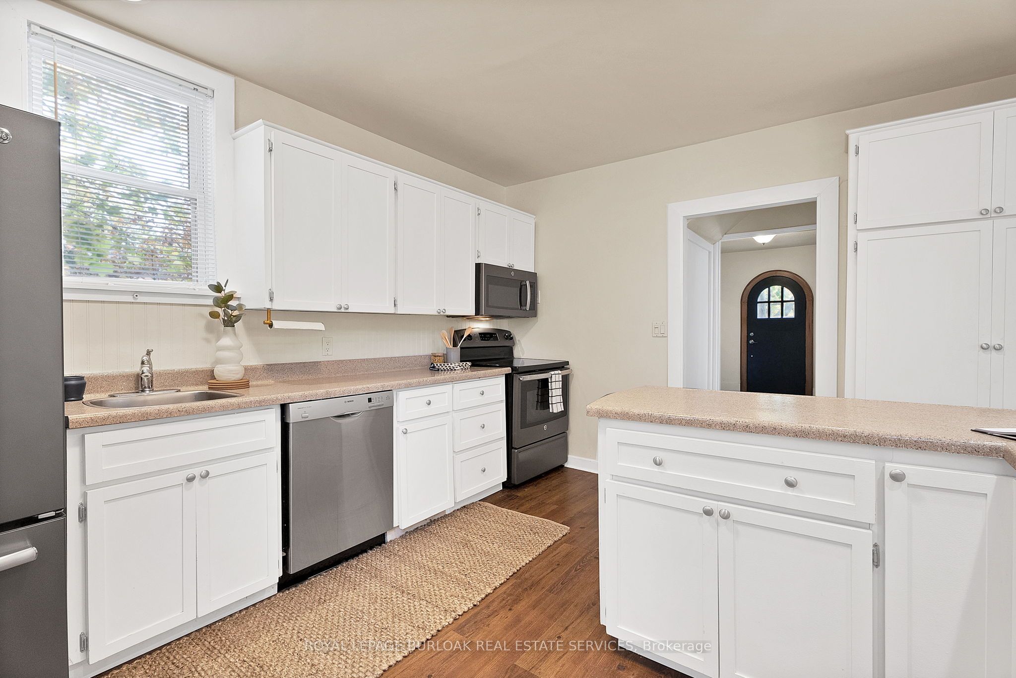 295 Plains Road W