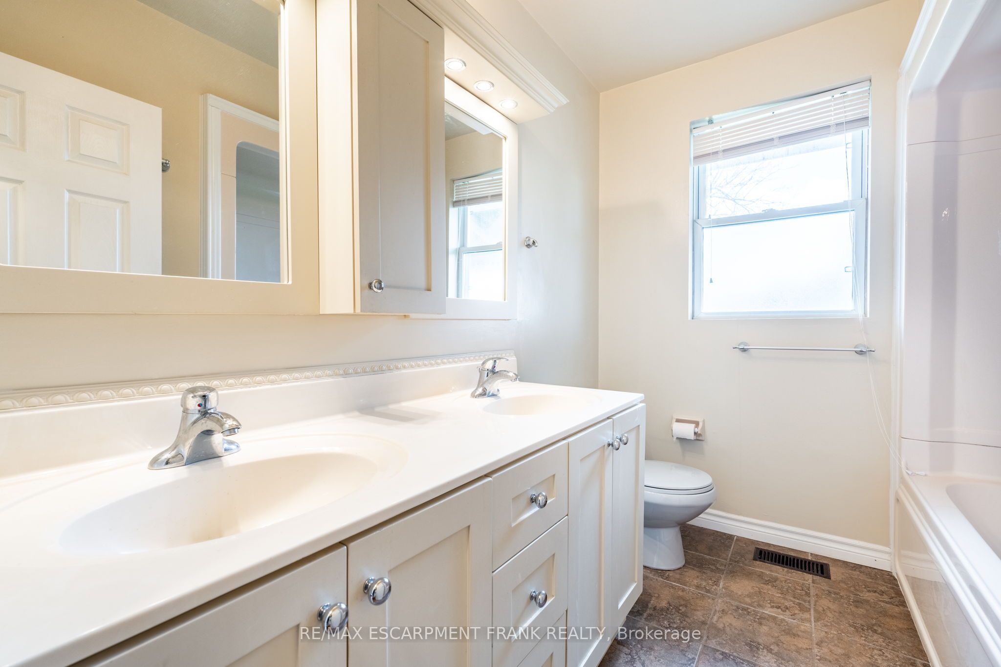 699 RYMAL Road W, Hamilton Gurnett