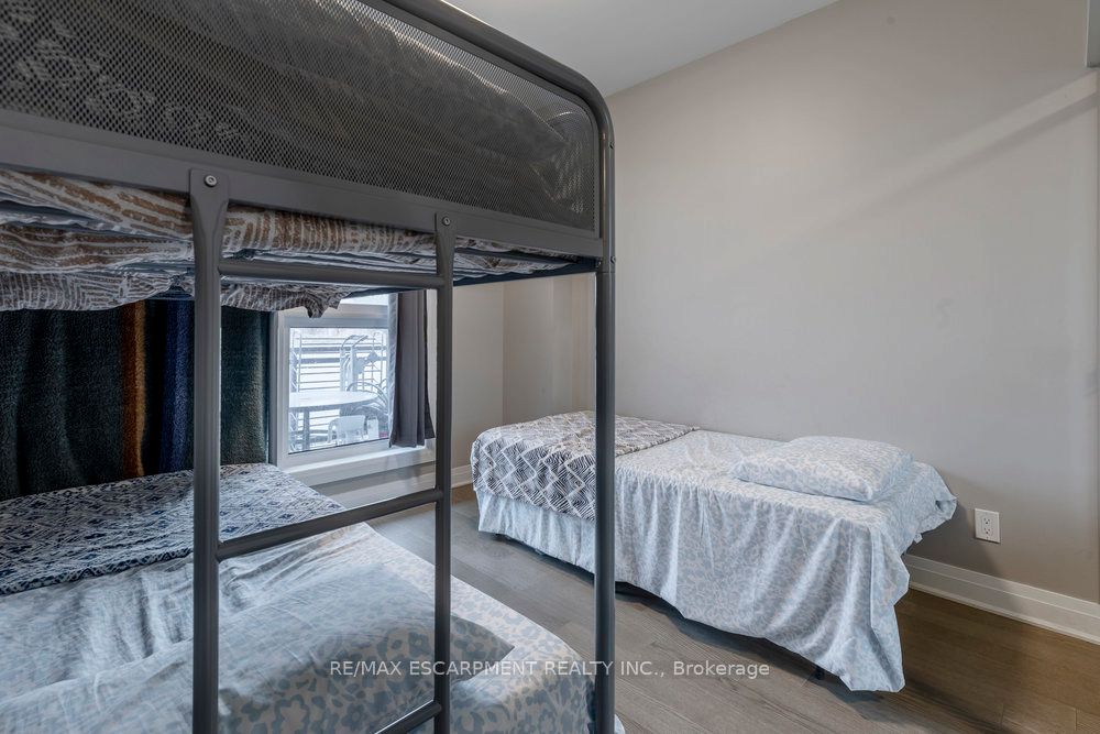 95 Dundas Street W, #003