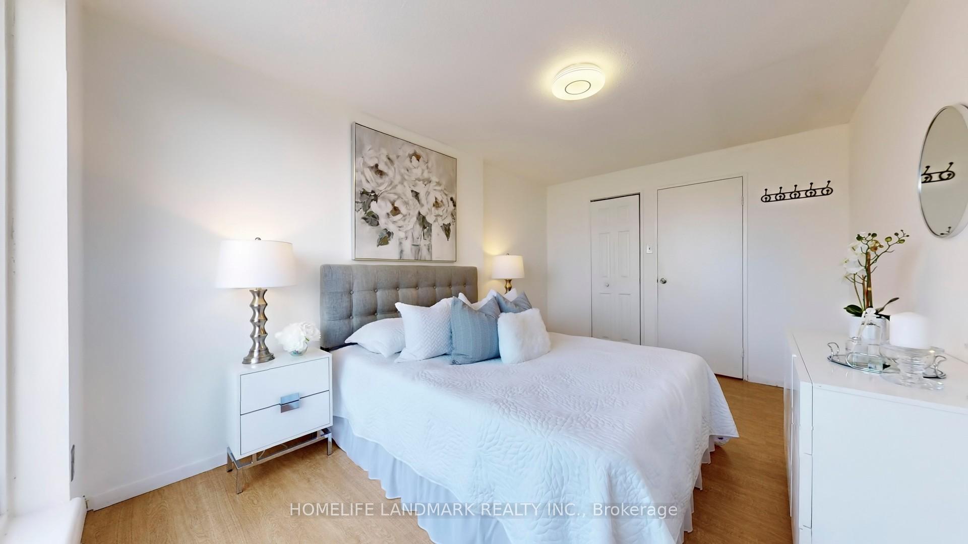3 Bedrooms Condo at 1395 Williamsport, Mississauga For sale
