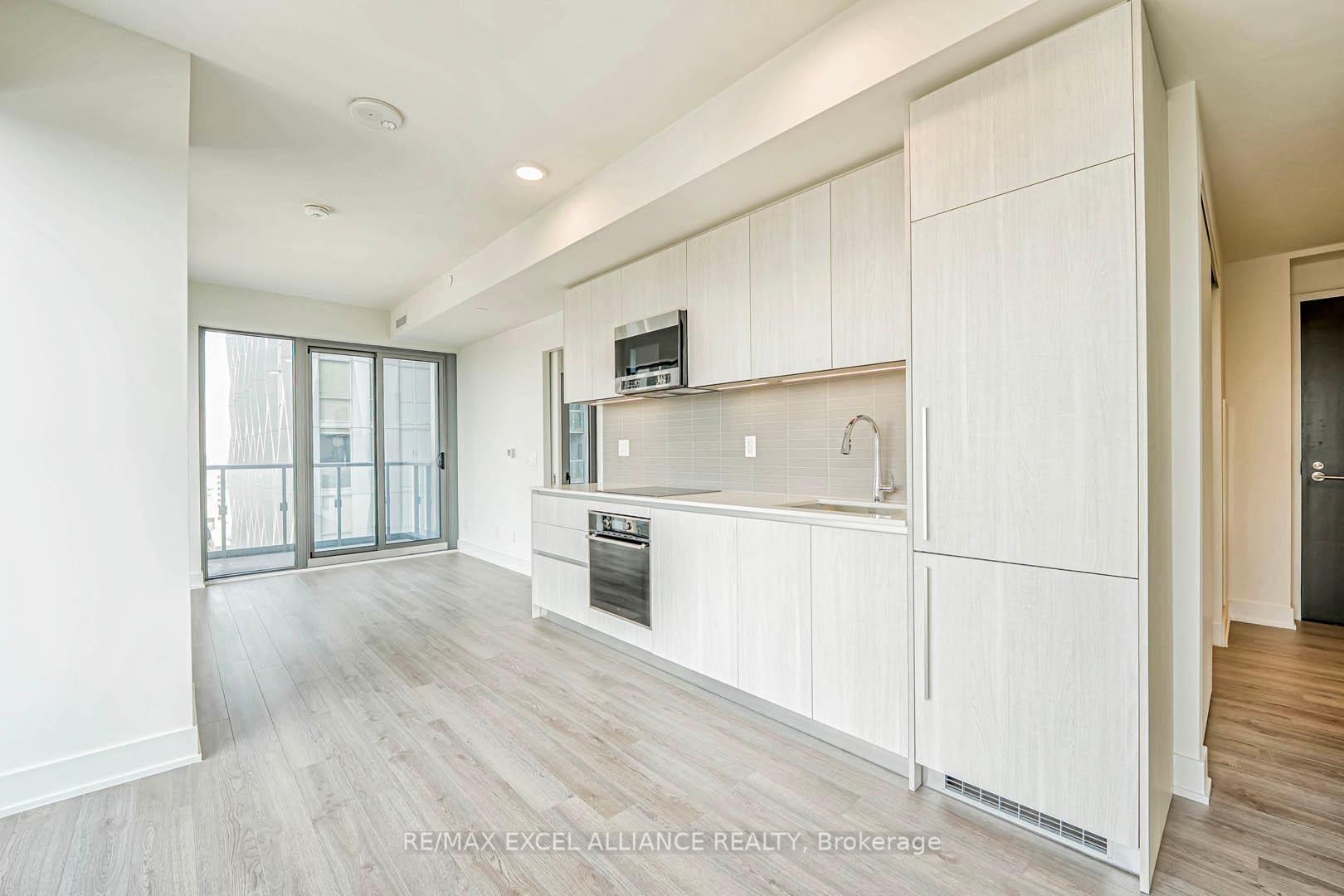 2 Bedrooms Condo at 8 Cumberland,  Toronto For sale