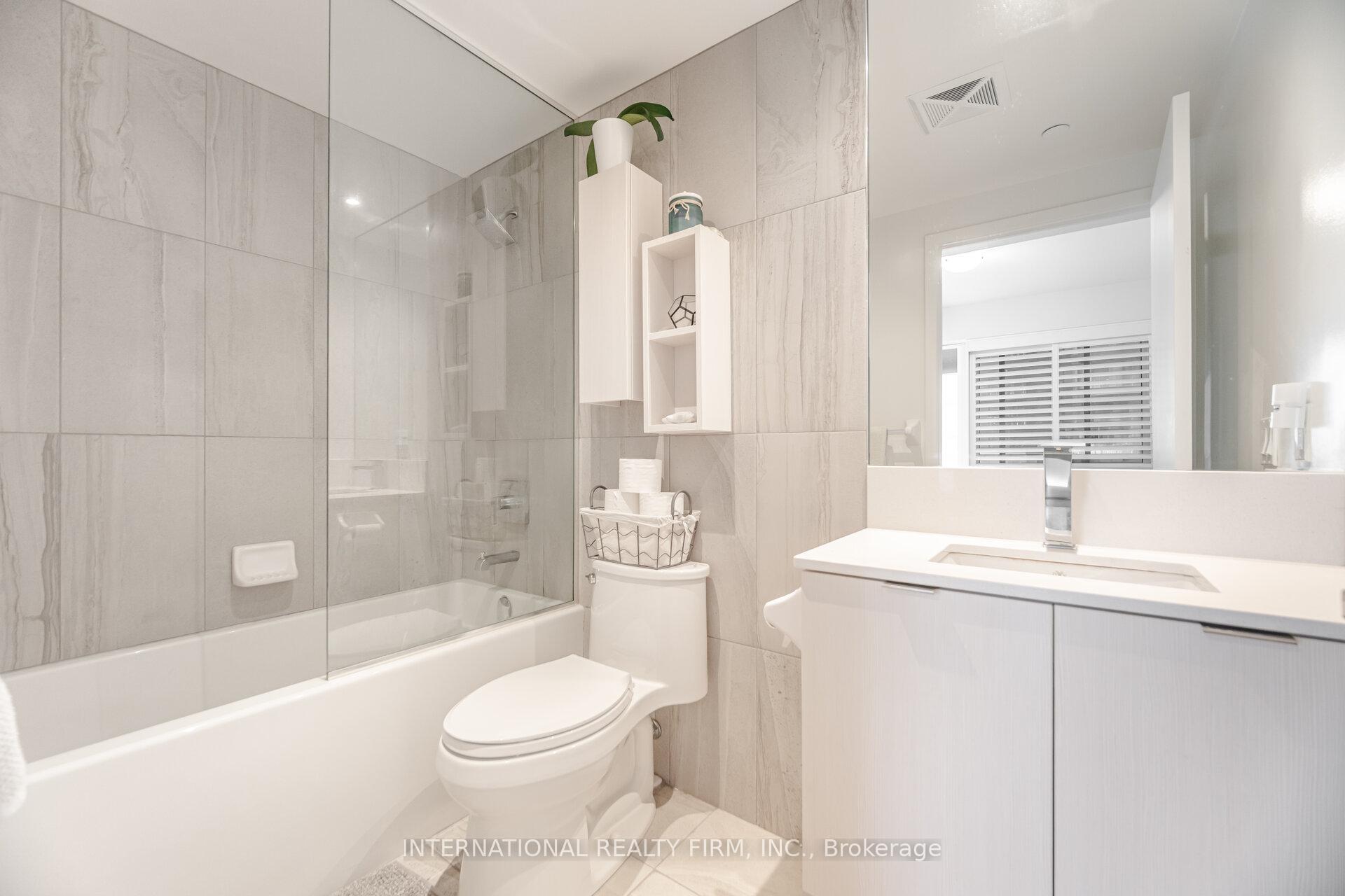 2 Bedrooms Condo at 99 Broadway, Toronto For sale