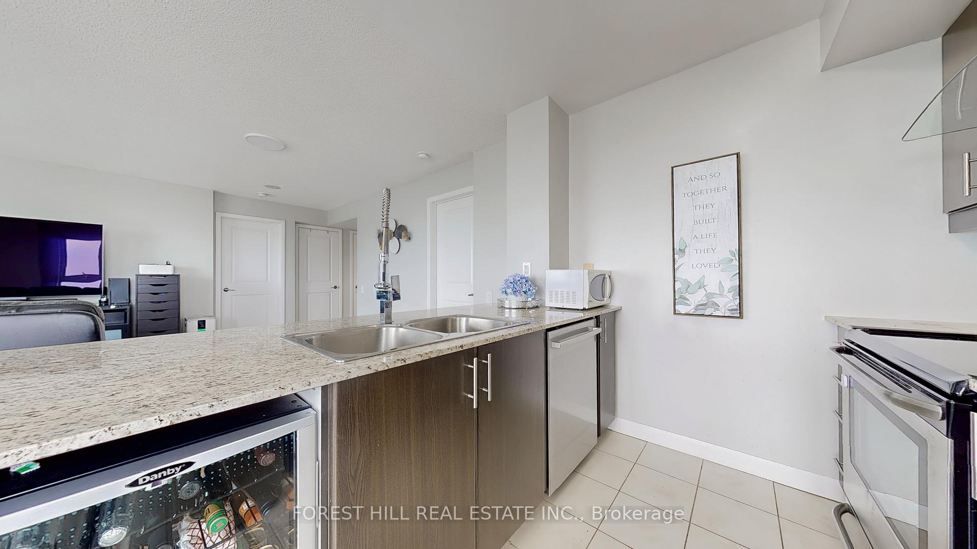 2 Bedrooms Condo at 190 Borough, Toronto For sale