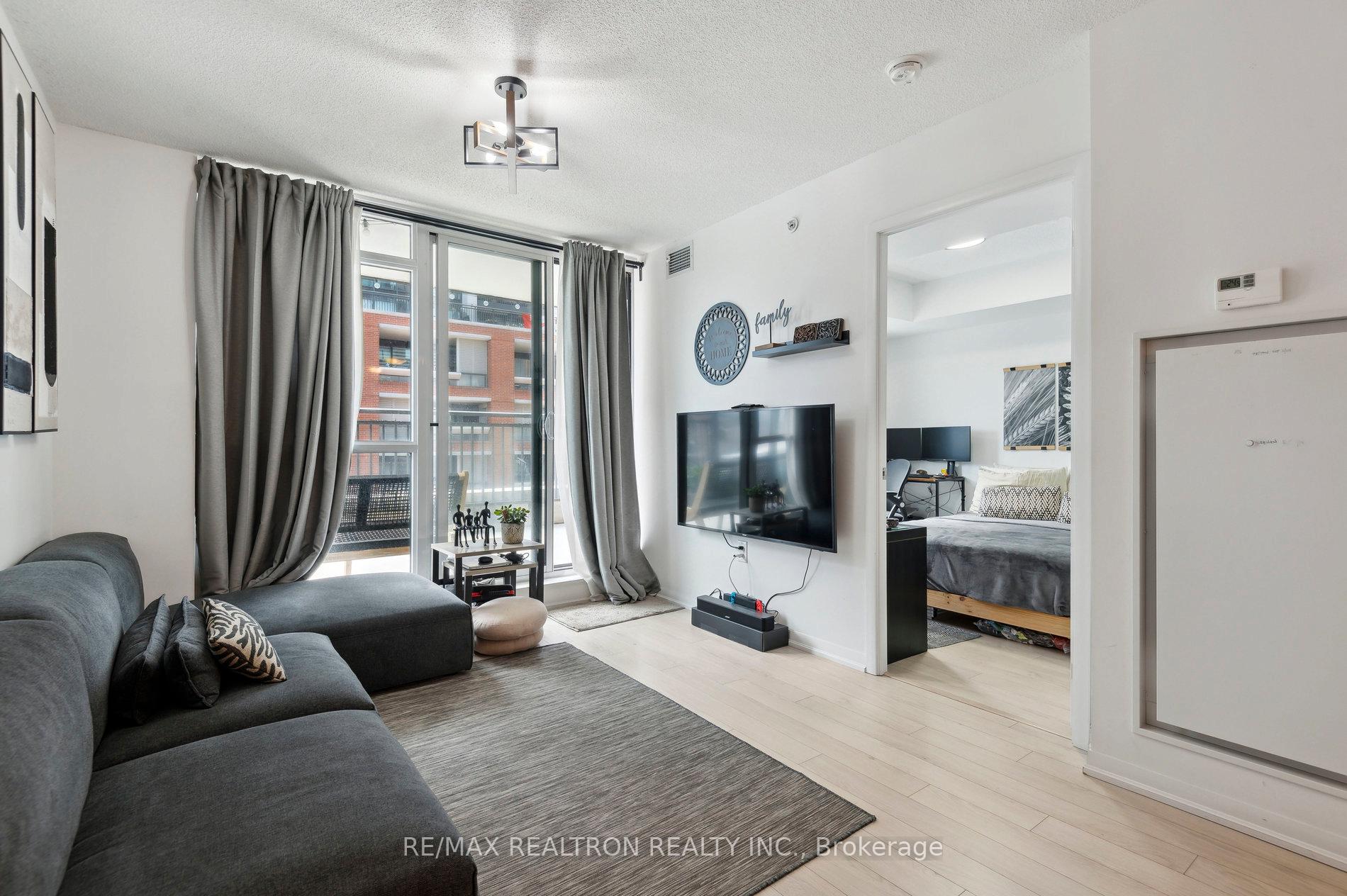 2 Bedrooms Condo at 3091 Dufferin, Toronto For sale