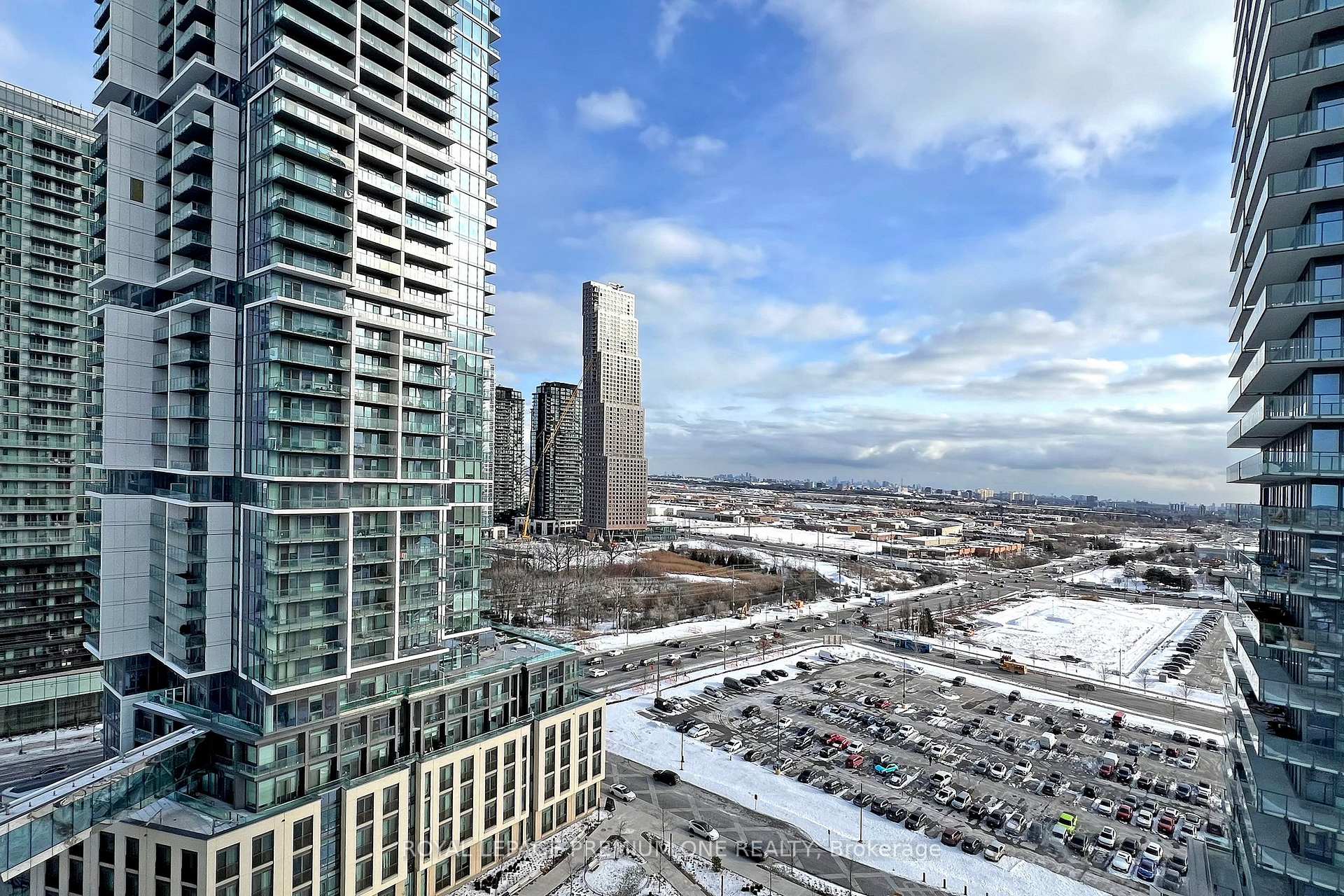 2 Bedrooms Condo at 1000 Portage,  Vaughan For sale