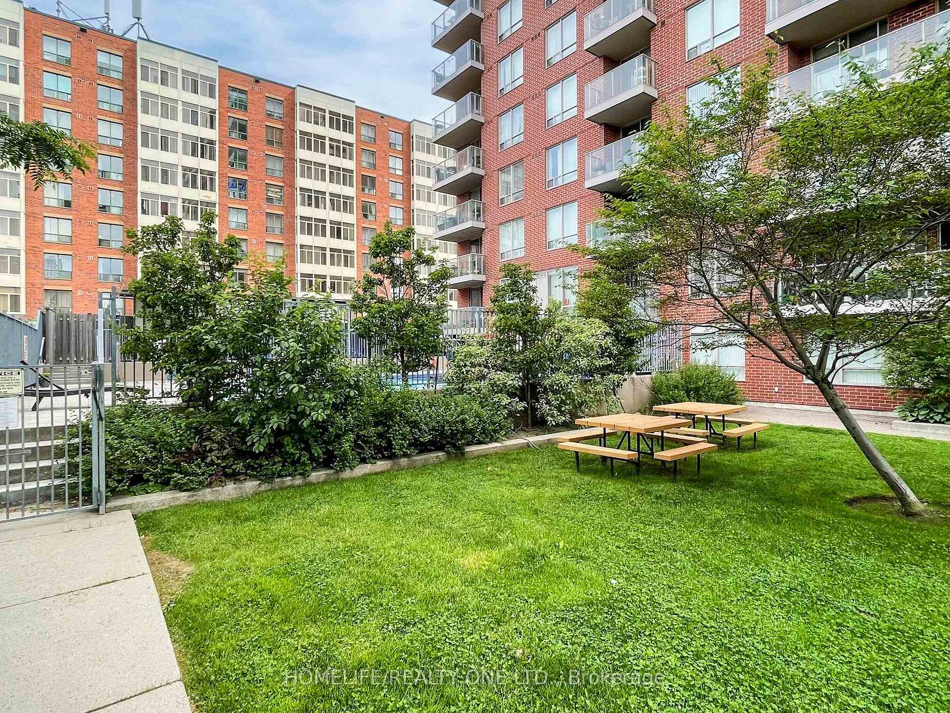 3 Bedrooms Condo at 21 Ruttan, Toronto For sale