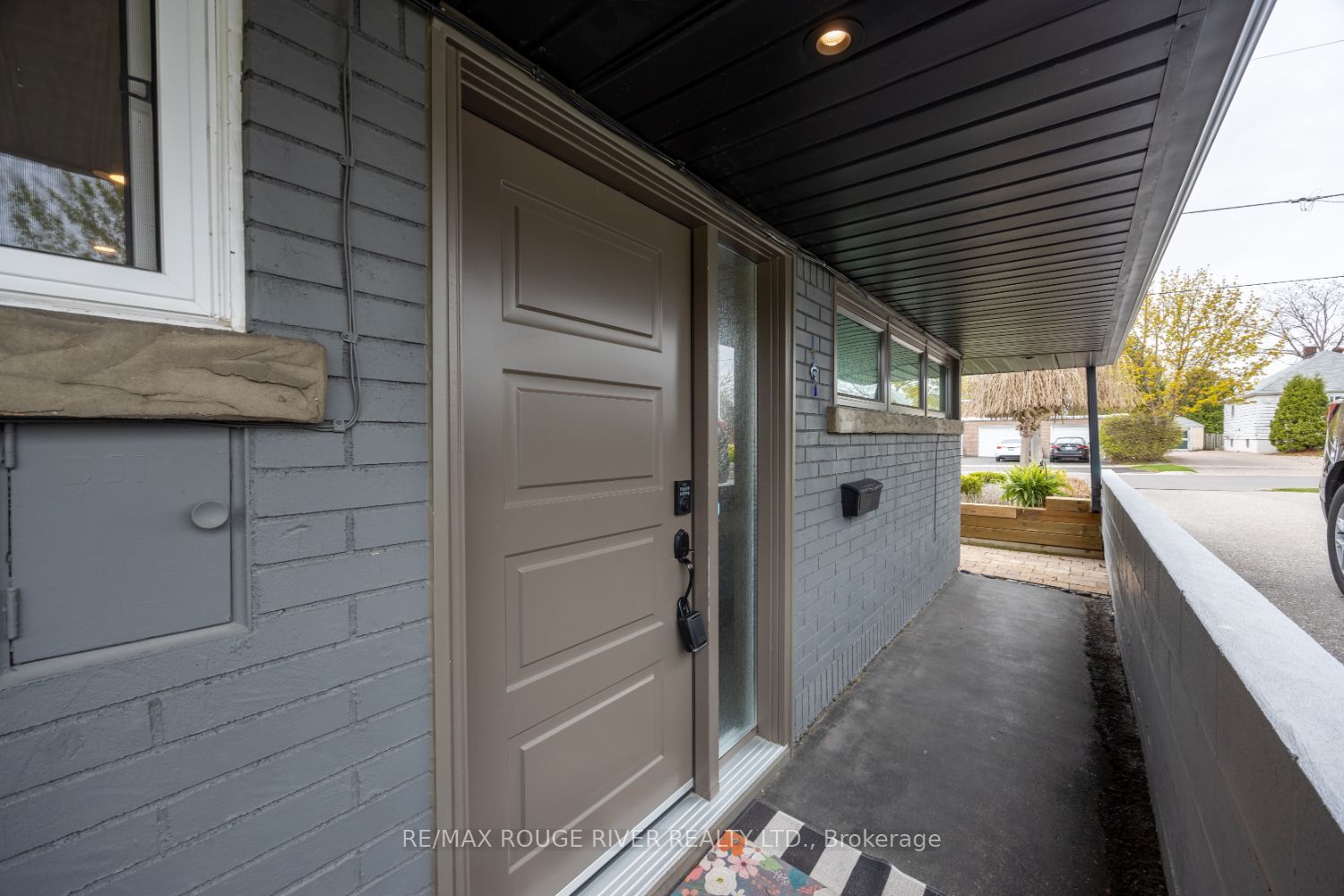 693 Carnegie Avenue