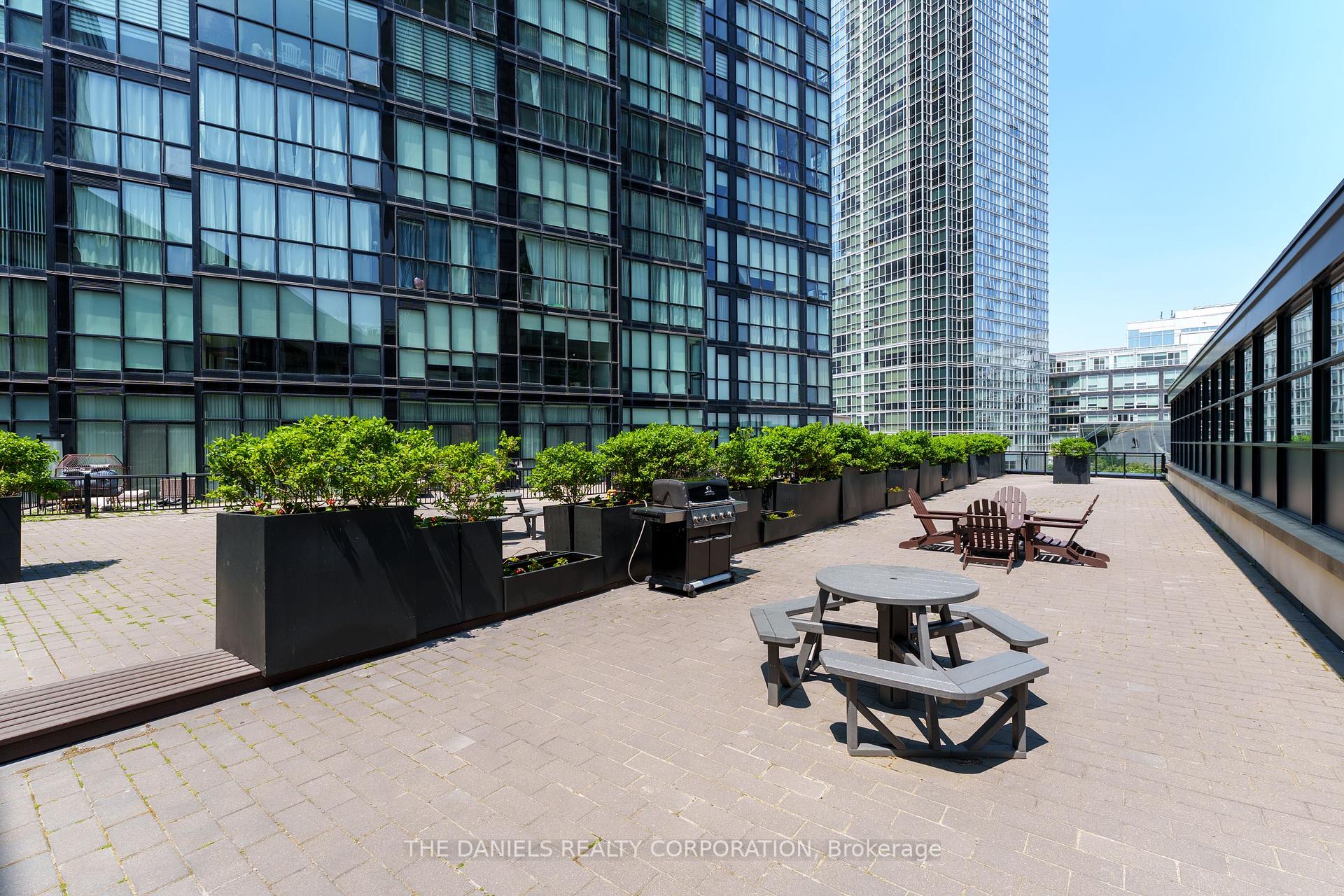 2 Bedrooms Condo at 2900 Highway 7, Vaughan For sale