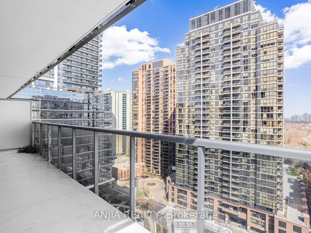 3 Bedrooms Condo at 2 Anndale,  Toronto For sale