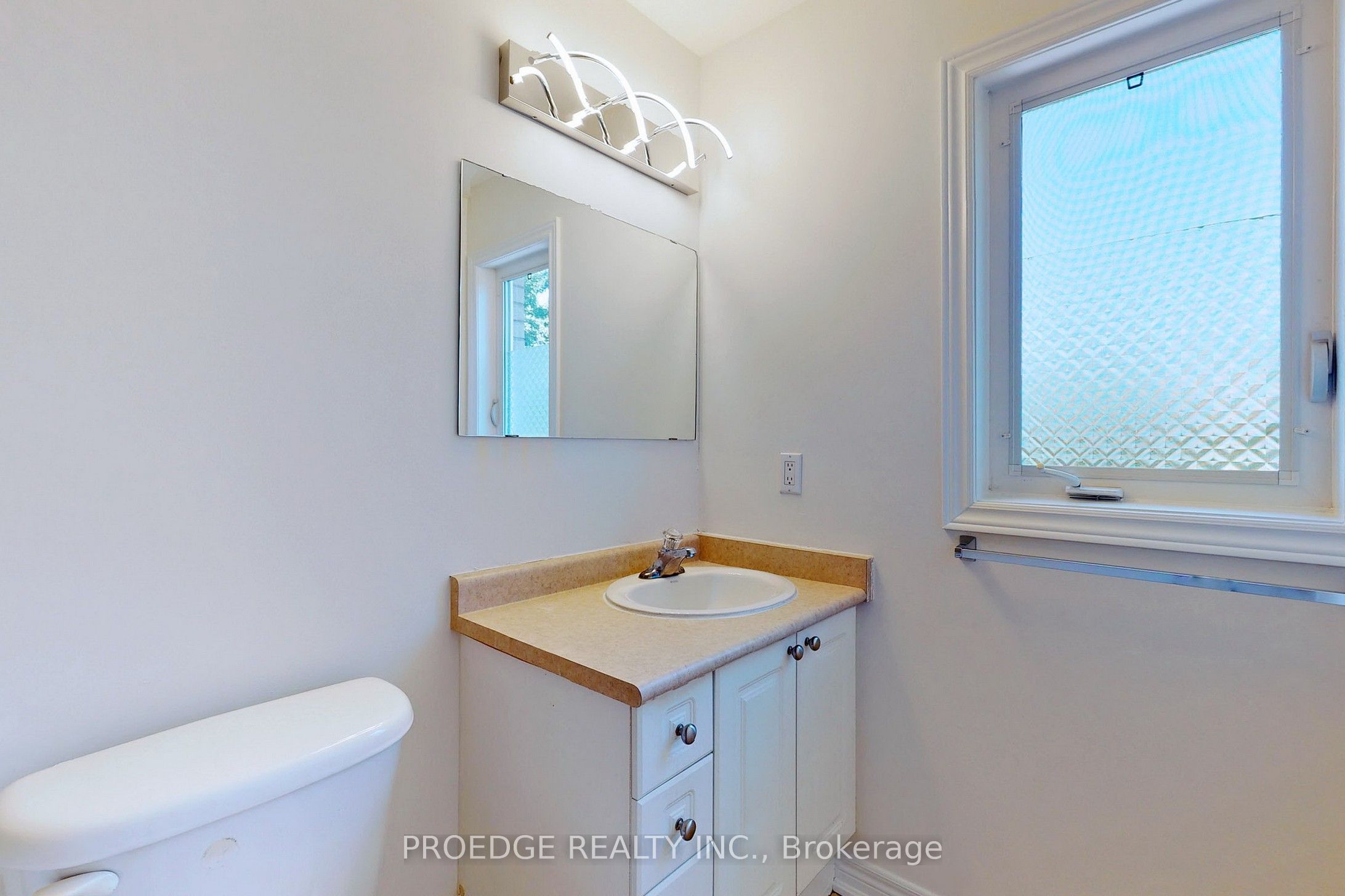 26 Aylesworth Avenue