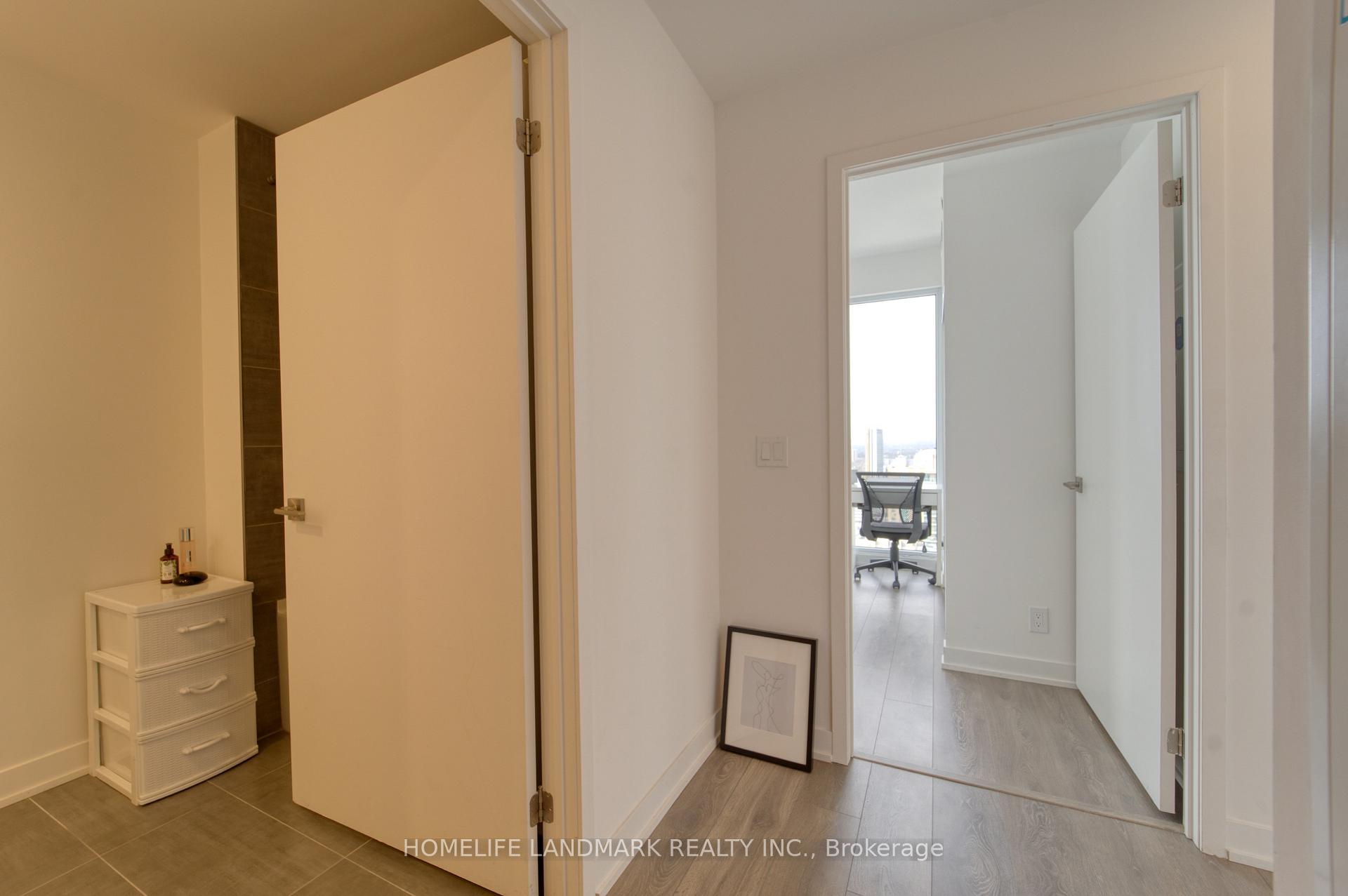 2 Bedrooms Condo at 15 HOLMES,  Toronto For sale