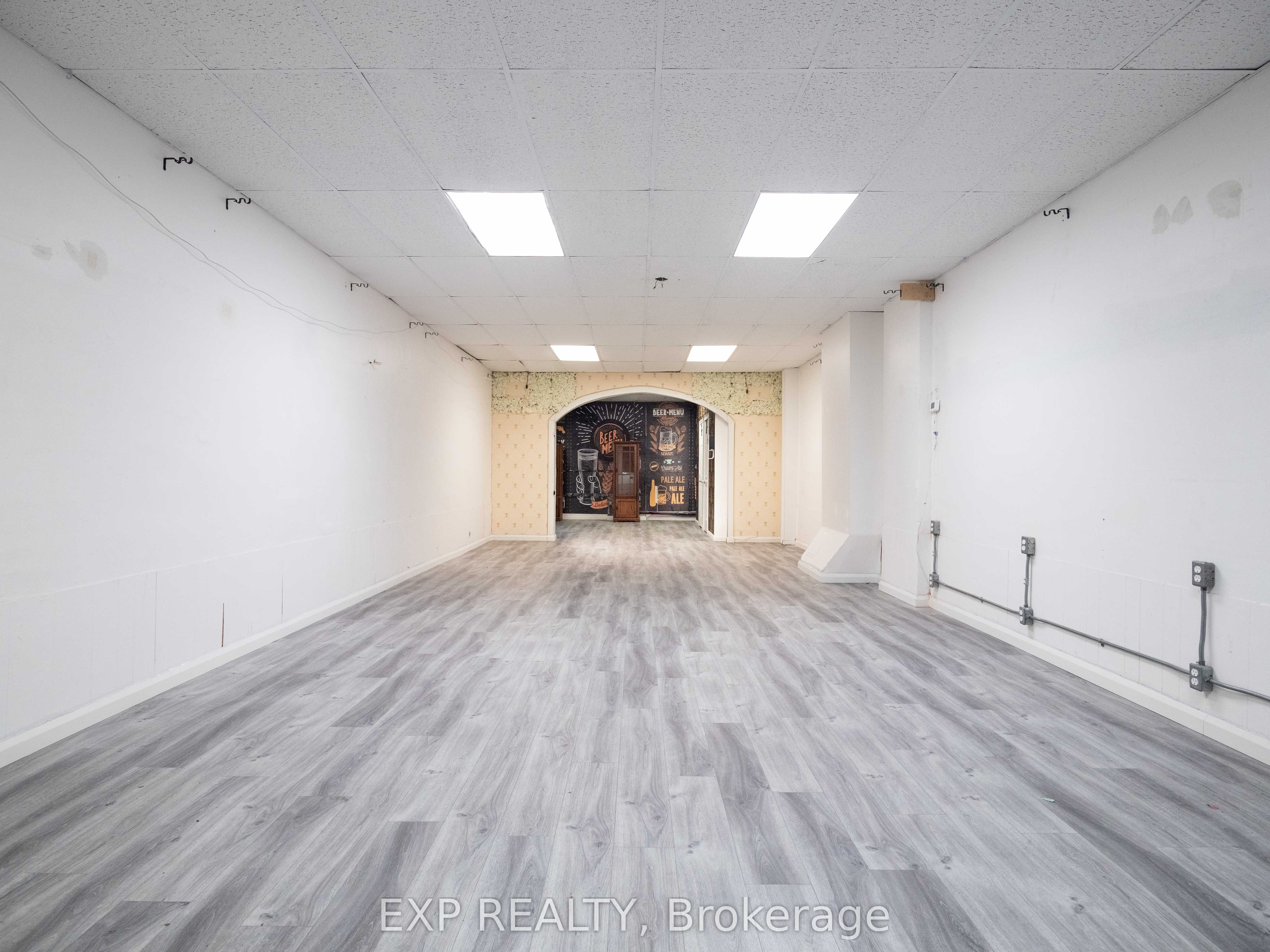 3052 Dundas Street W