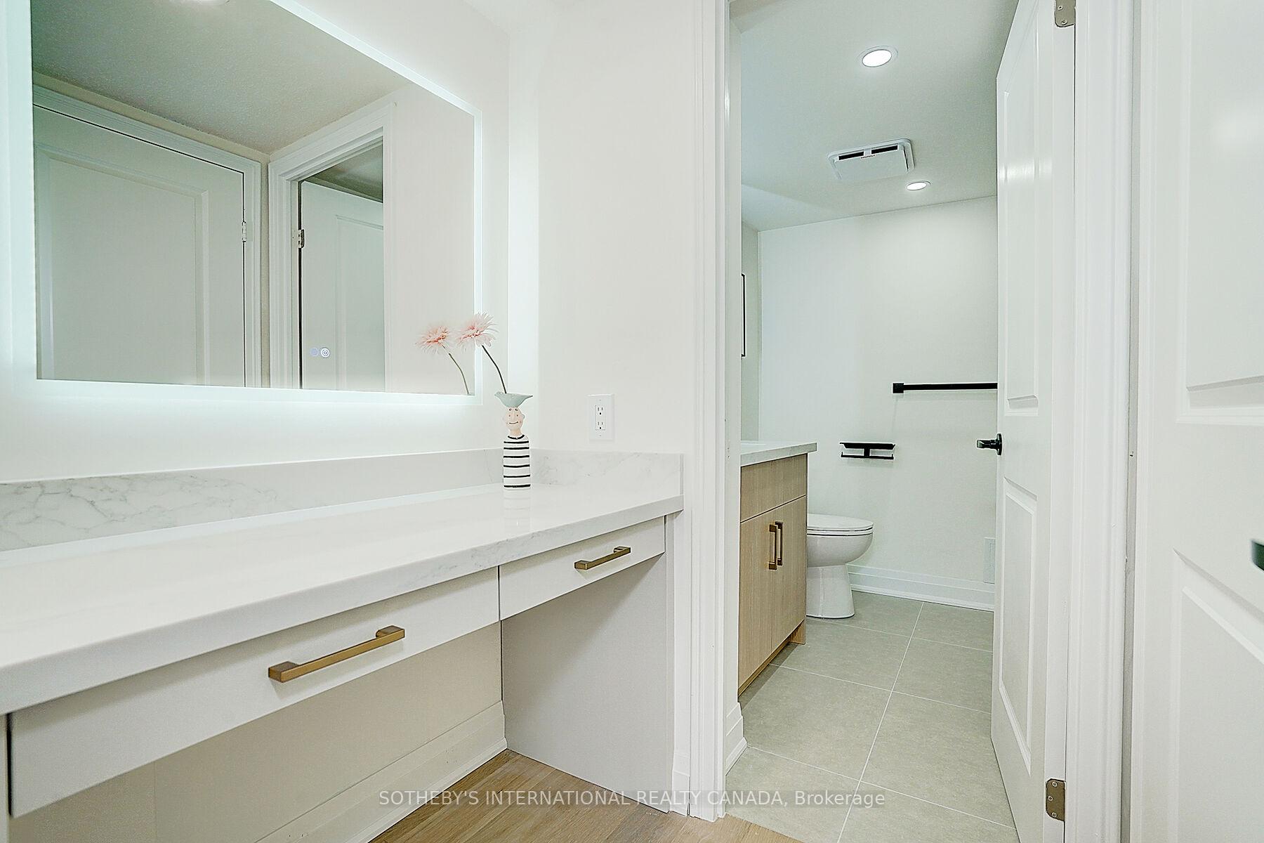 2 Bedrooms Condo at 1240 Marlborough, Oakville For sale