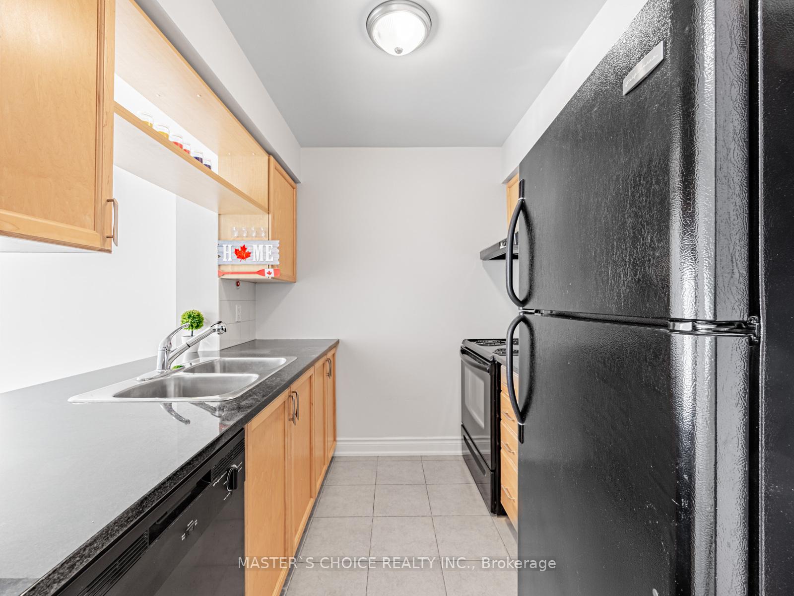 2 Bedrooms Condo at 70 Town Centre, Toronto For sale