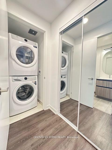 1 Bedroom Condo at 7950 Bathurst,  Vaughan For sale
