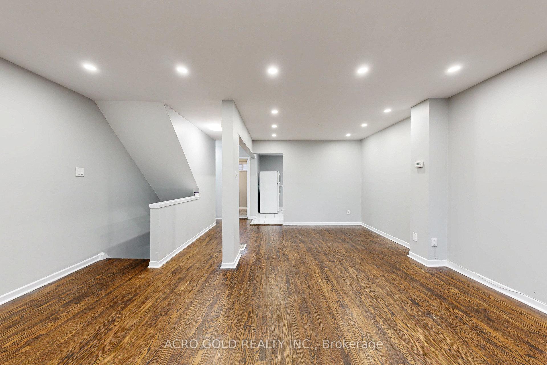 4 Bedrooms Condo at 441 Military,  Toronto For sale