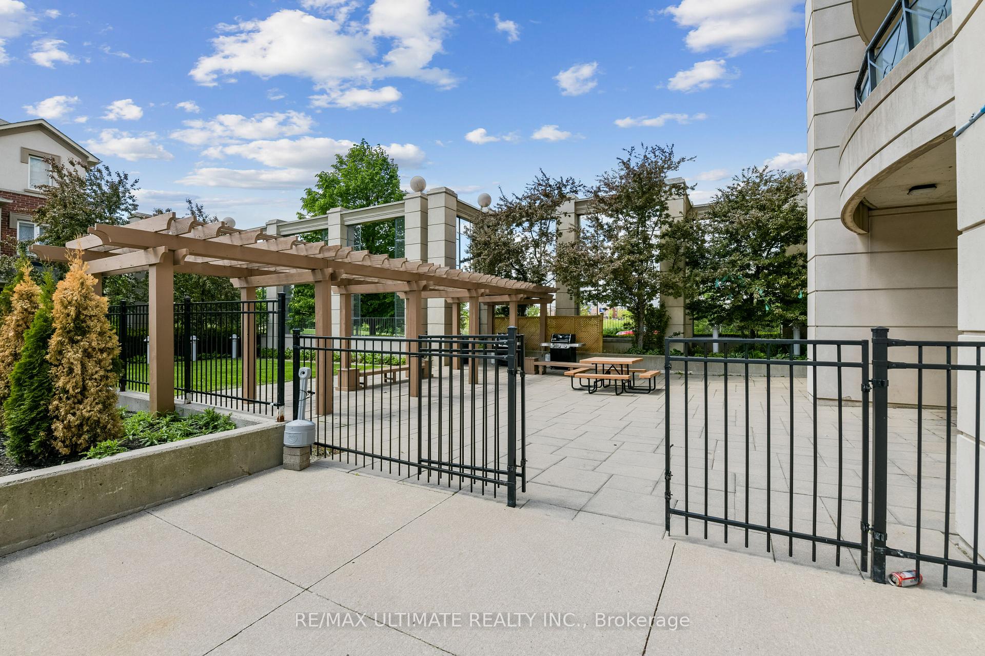 1 Bedroom Condo at 2325 Central Park, Oakville For sale
