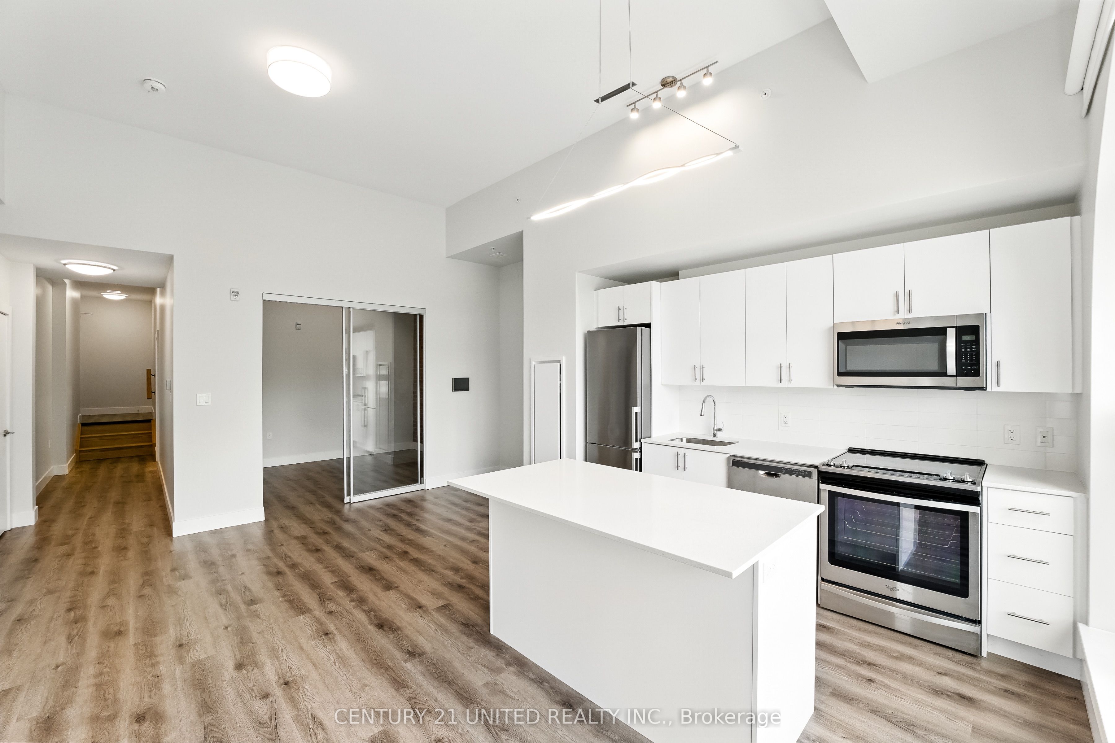 475 George Street N, #201