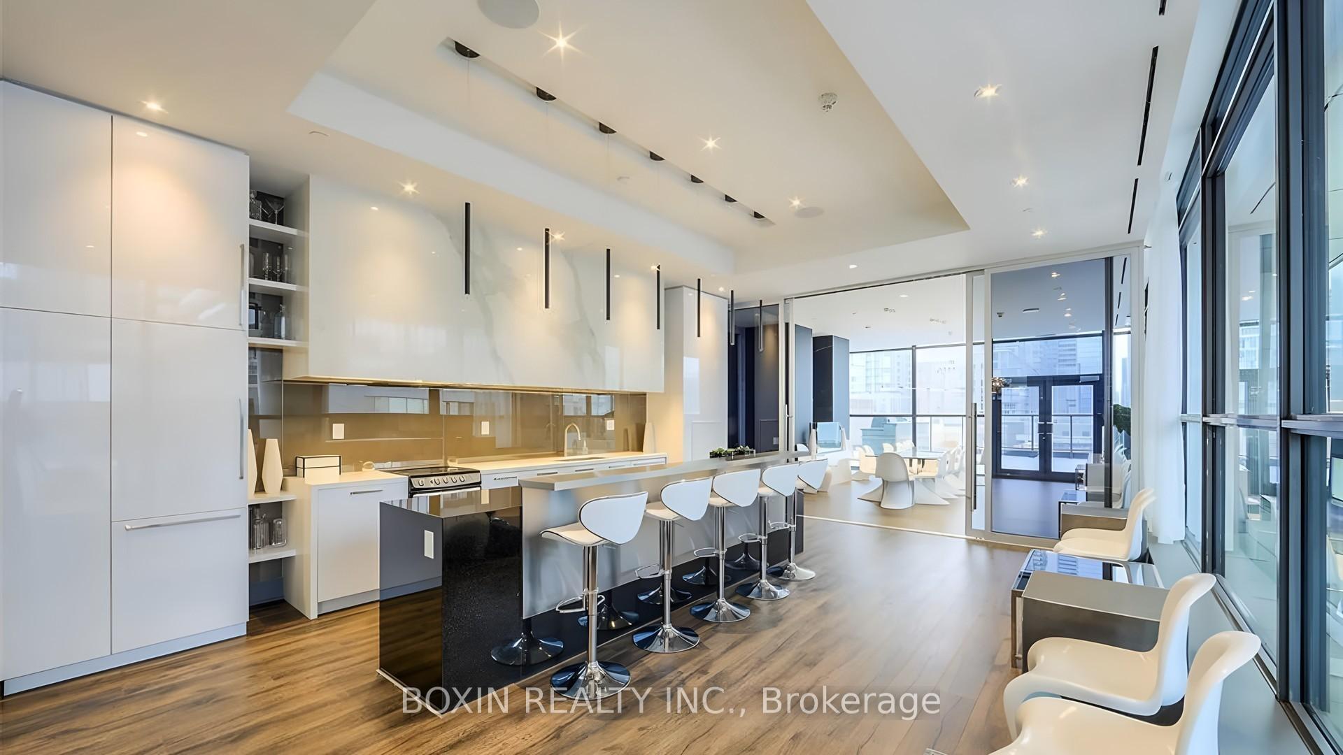 2 Bedrooms Condo at 290 Adelaide,  Toronto For sale