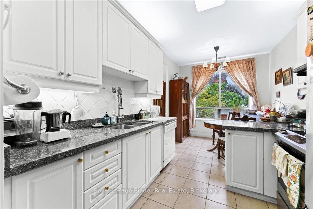 3 Bedrooms Condo at 88 Grandview,  Toronto For sale