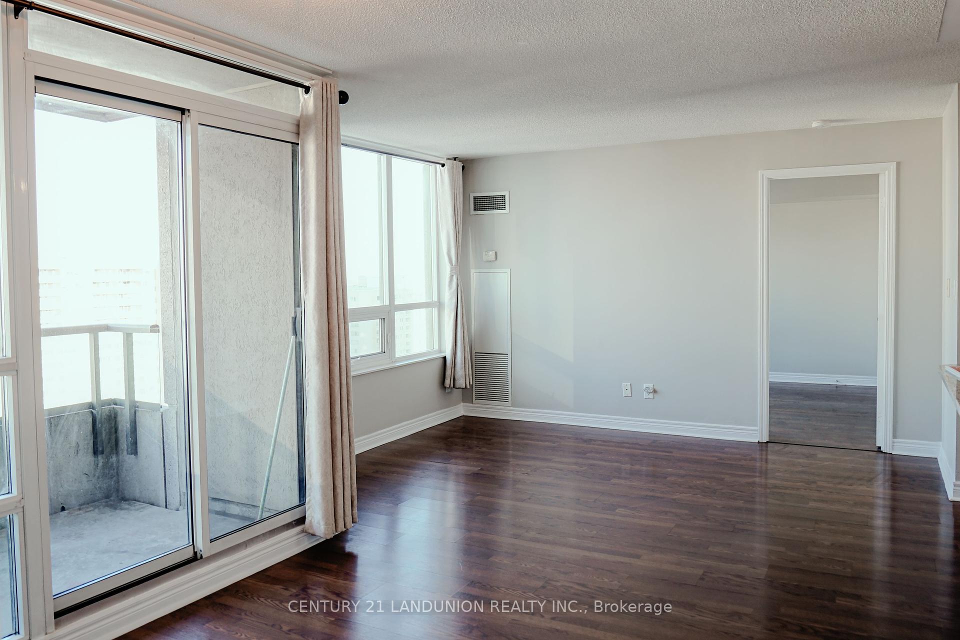 2 Bedrooms Condo at 208 Enfield, Mississauga For sale