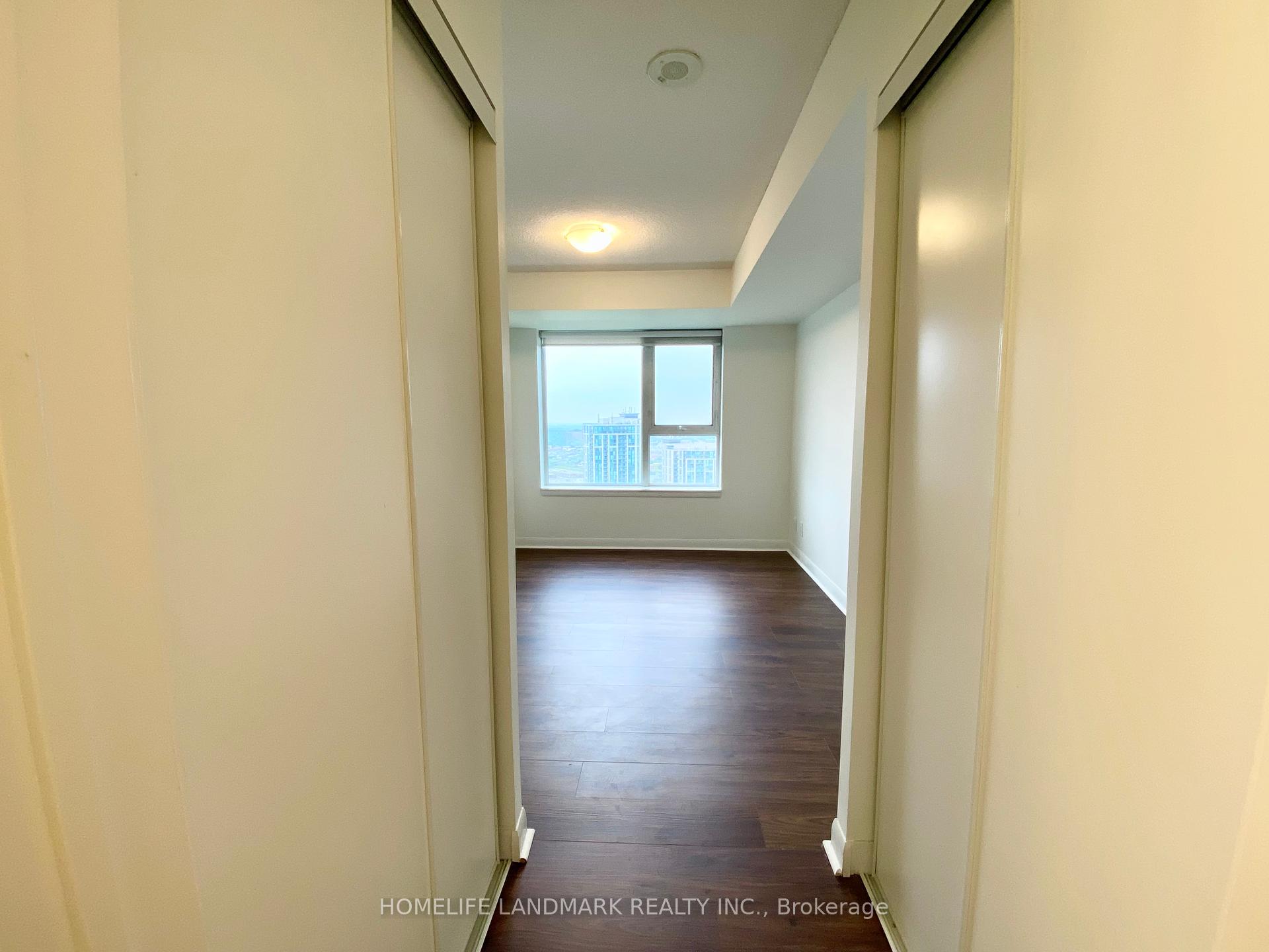2 Bedrooms Condo at 190 Borough, Toronto For sale