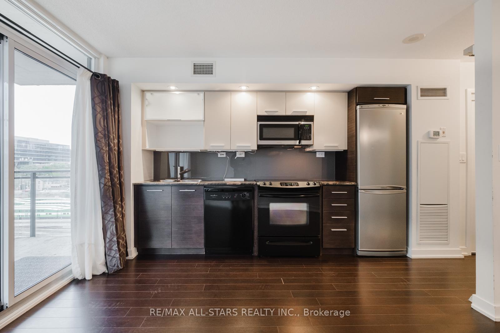 1 Bedroom Condo at 8 Telegram, Toronto For sale