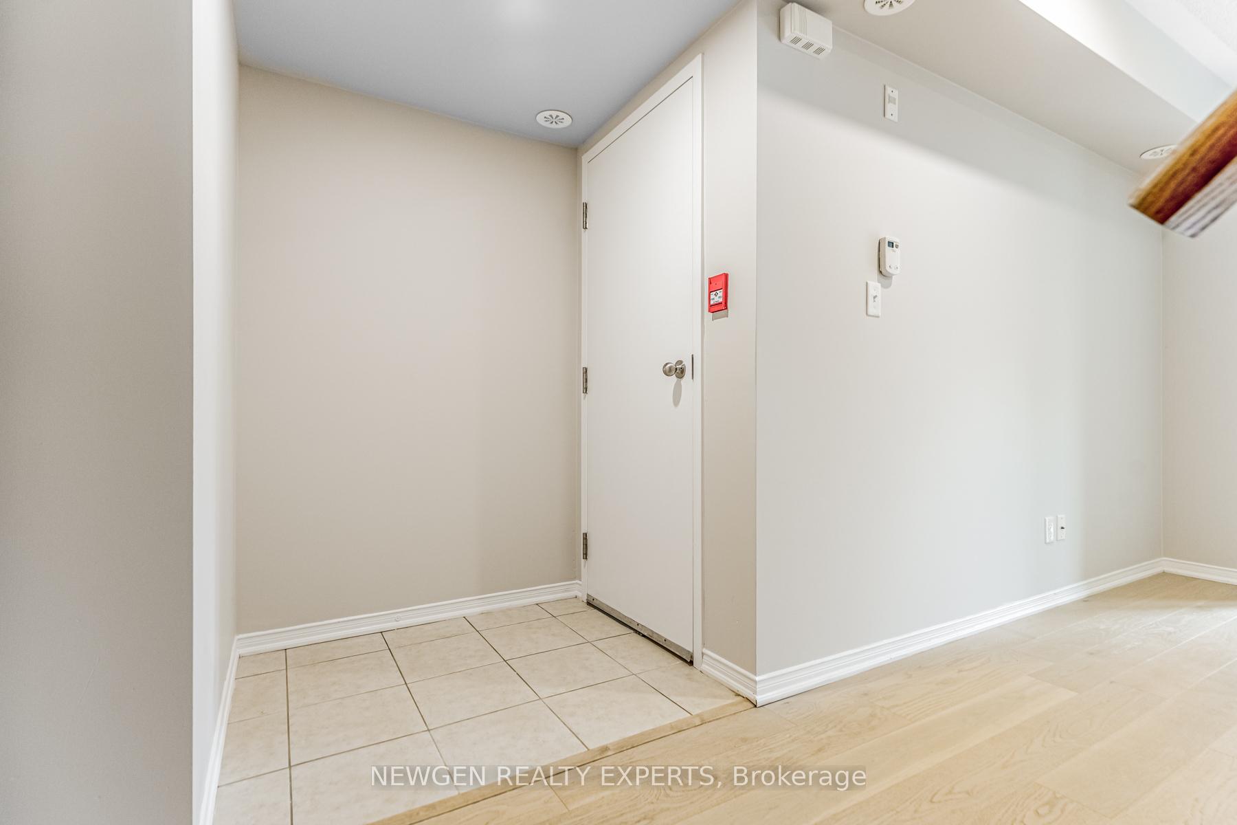 2 Bedrooms Condo at 51 Hays, Oakville For sale