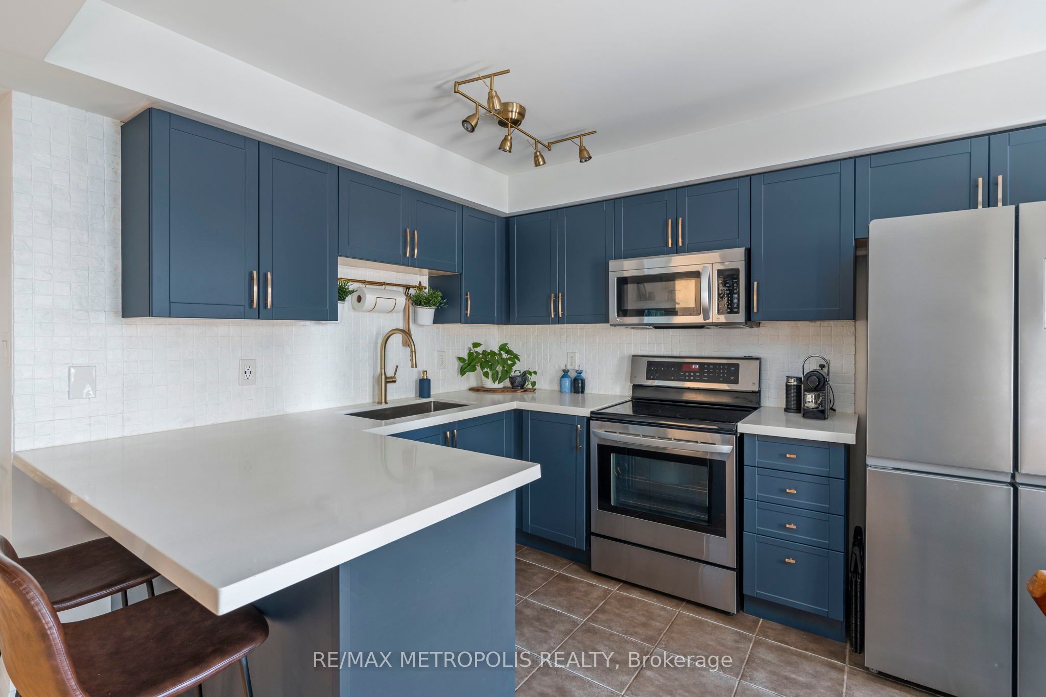 734 Neighbourhood Circle, #4